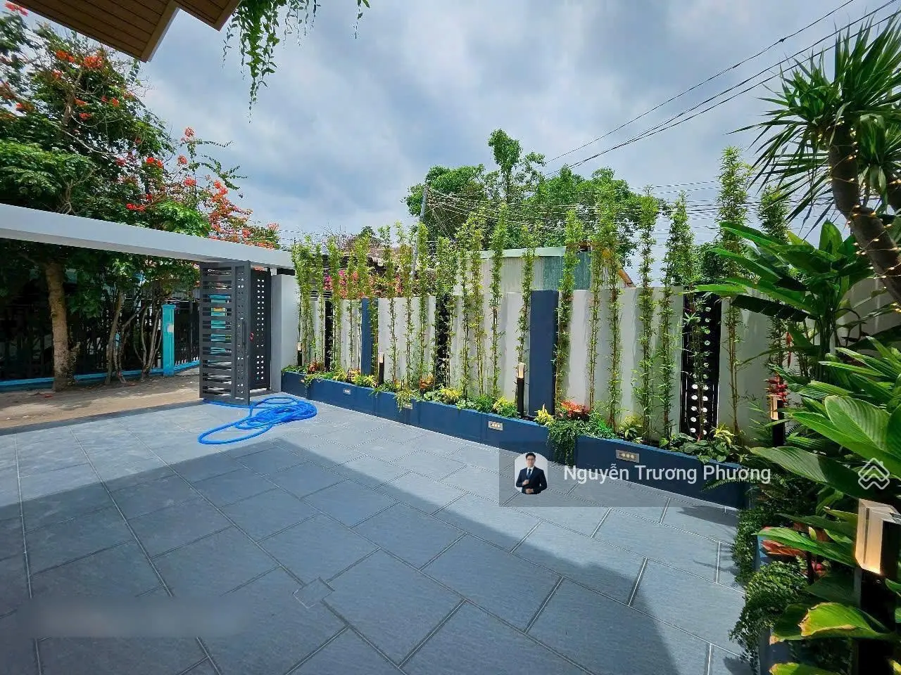 (18x8m)142m2 nhà căn góc 2mặt tiền 1 trệt 1lầu full thổ cư xây mới 100% thiết kế biệt thự vườn 2025