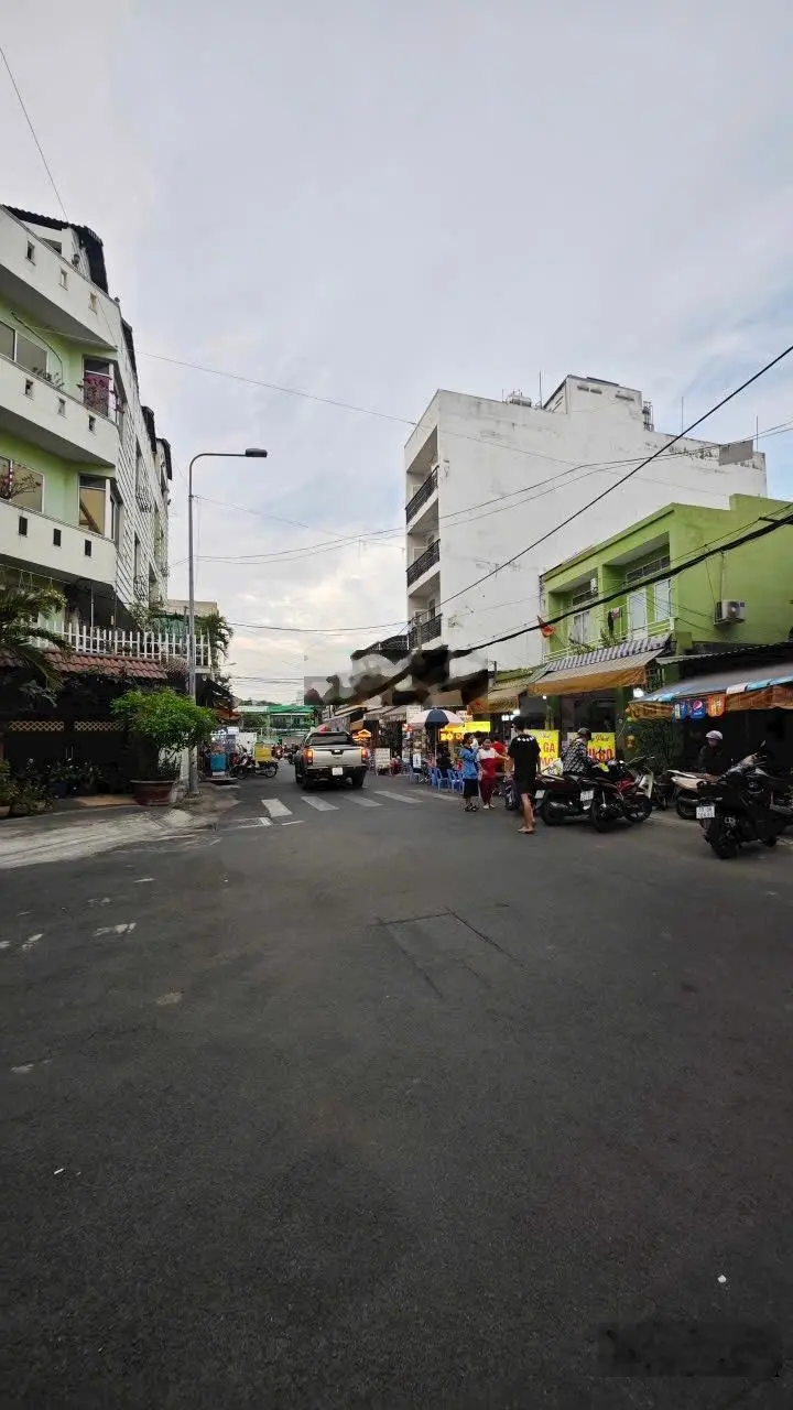 Bán nhà MTKD đường Hoàng Ngọc Phách, ngay chợ với công viên giá 14.6 tỷ Tl
