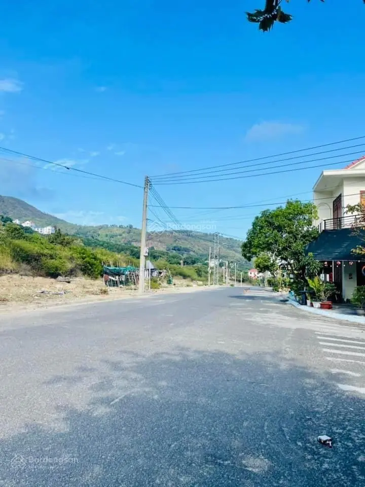 Lô đất 3 mặt tiền đẹp đường rộng 16m Vĩnh Hoà gần biển - Diện tích: 59,94m2 (ngang 8,6m)