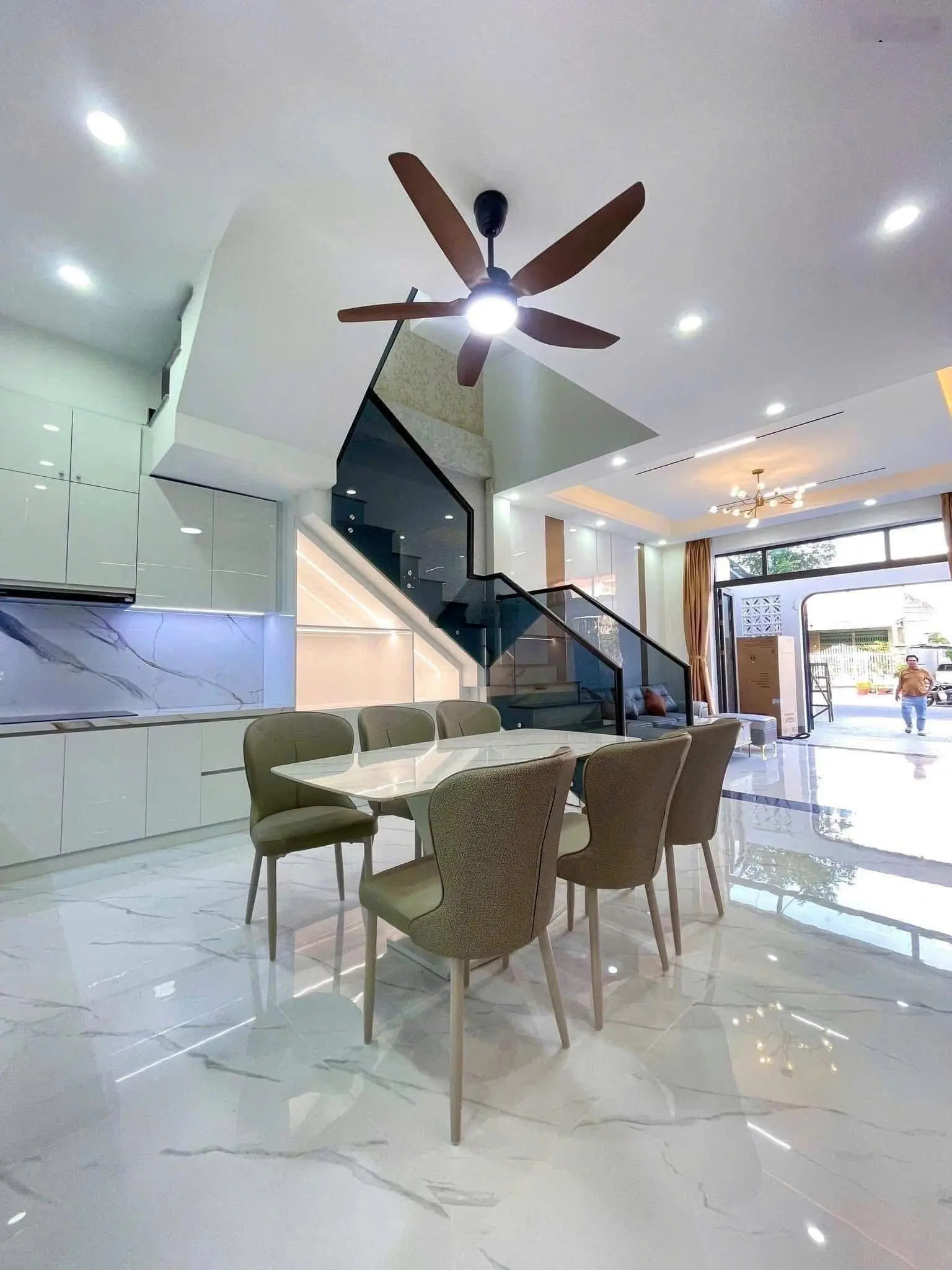 Bán nhà sát Chợ Bình Chánh 10p, nhà khu dân cư SHR giá 1tỷ950 thương lượng