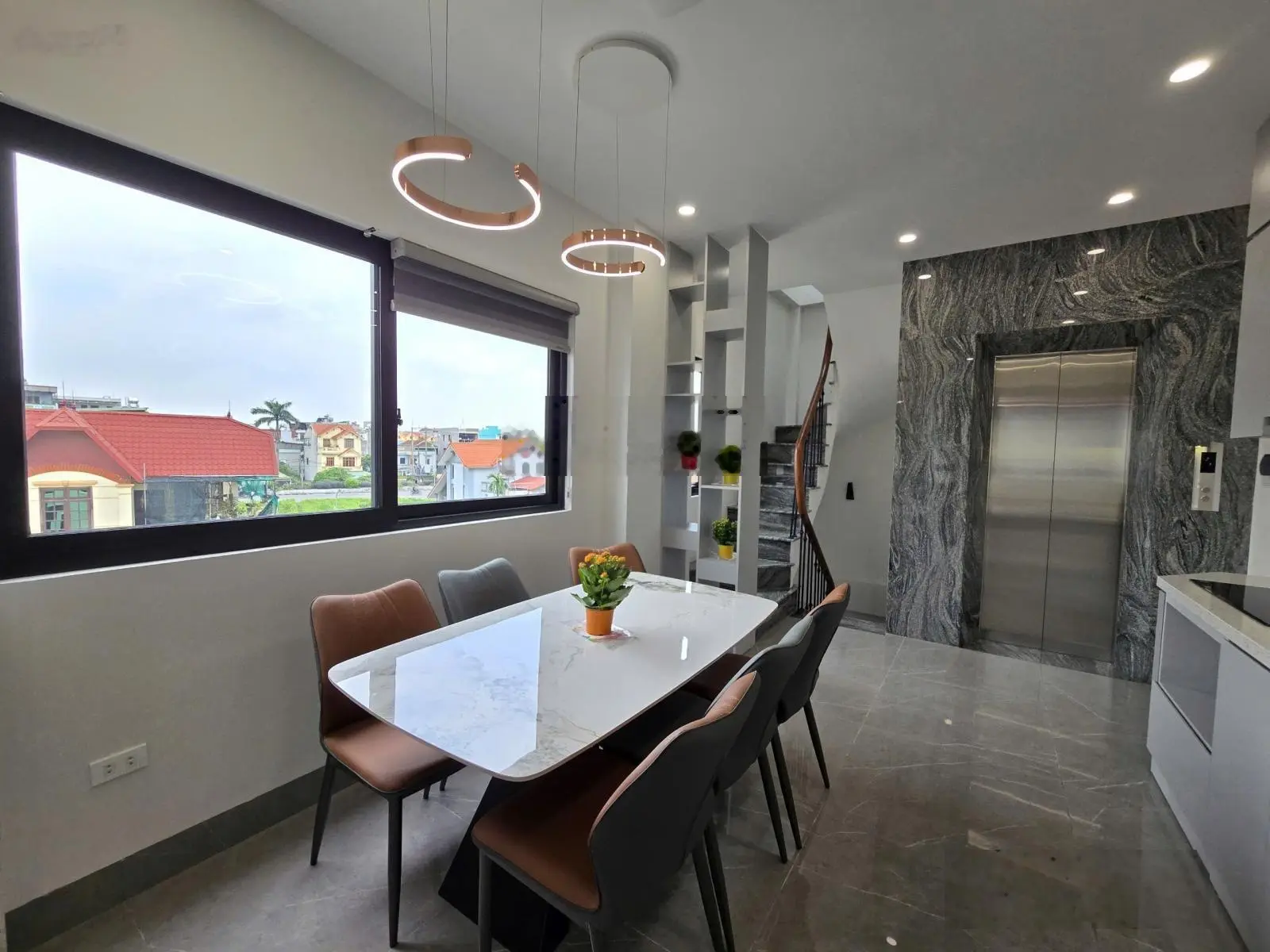Nhà 12 tỷ gần cầu Chương Dương