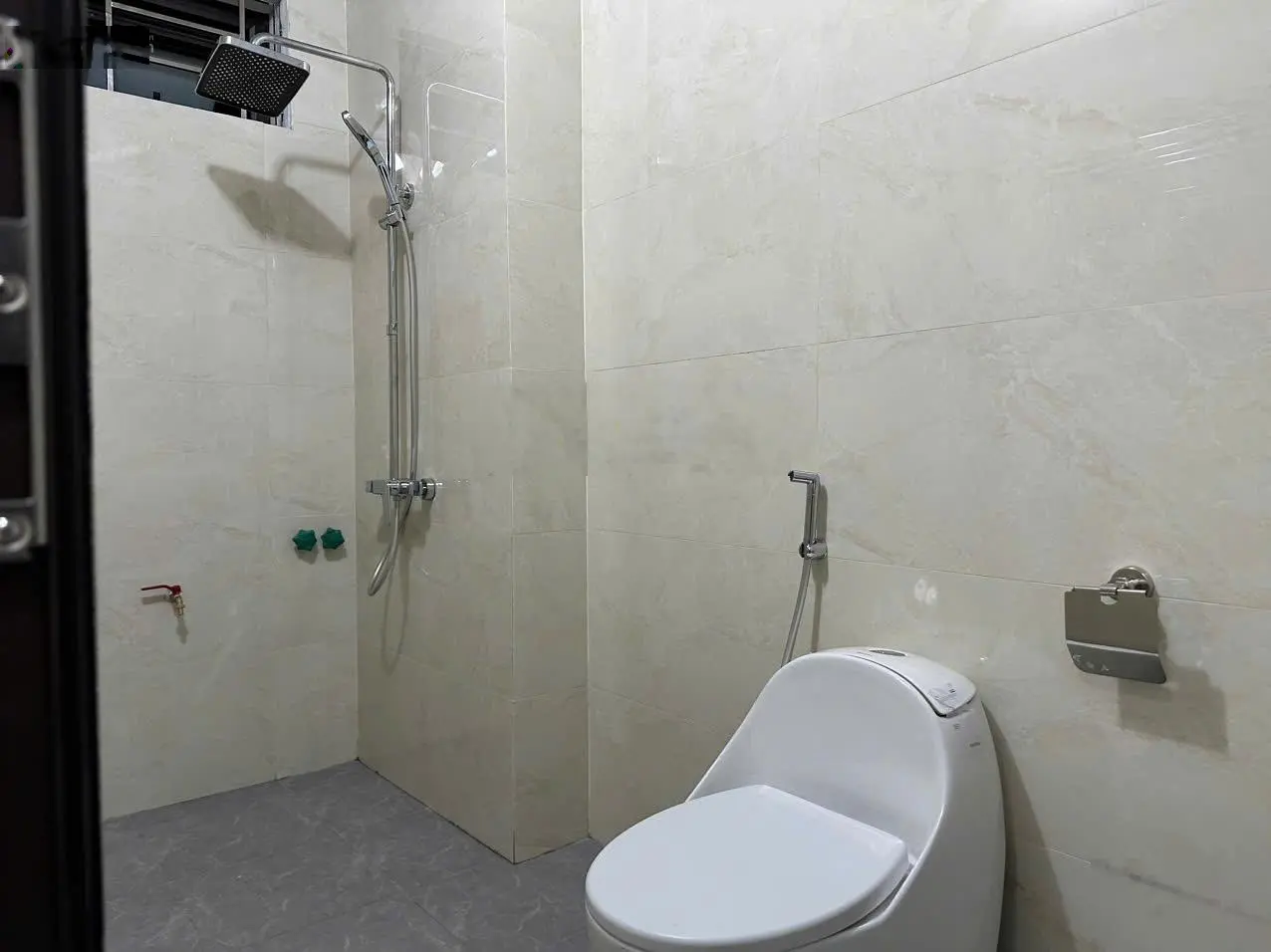 Cần bán căn Nhà 5 tầng 1 tum mới hoàn thiện 20P khép kín mới ký hợp đồng 2 năm 100 tr/tháng