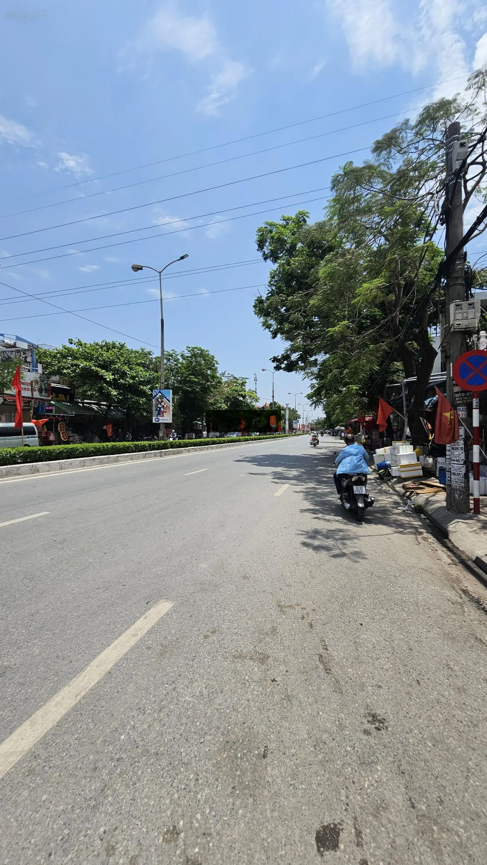 Chính chủ cần bán căn mặt đường Trường Chinh - Kiến An. Chủ còn 1 căn liền kề bên cạnh bán.