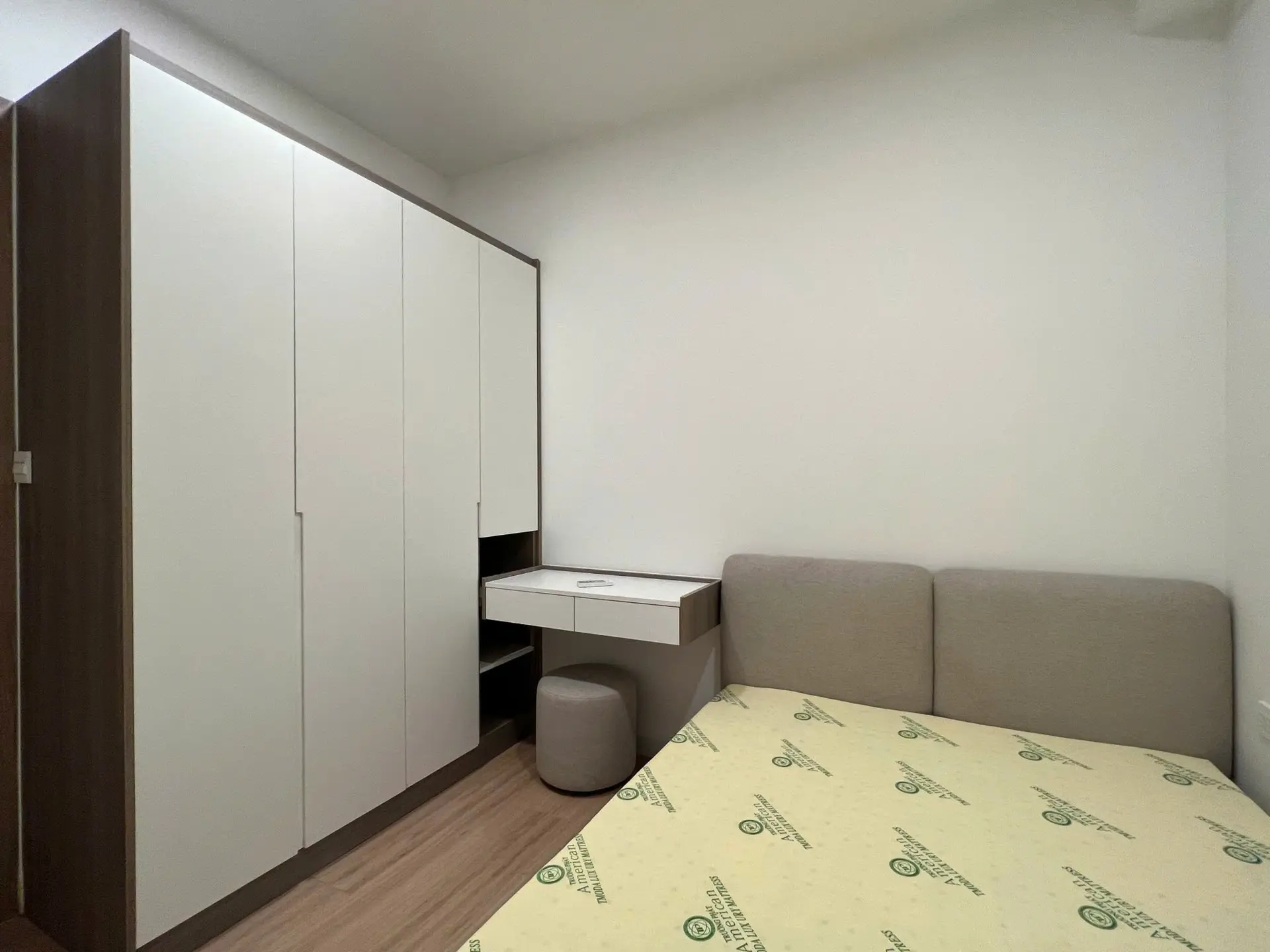 Bán căn hộ Soho Residence 2PN DT 50m2 Giá 5.7 tỷ tầng cao view thoáng PKD Novaland