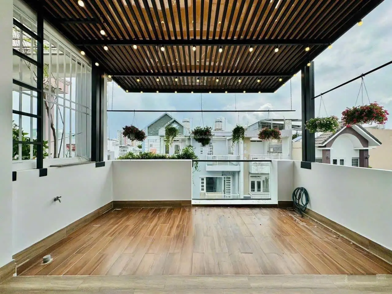 Bán nhà 80m2 Sư Vạn Hạnh, Q10 - Gần Vạn Hạnh Mall. Giá 4 tỷ 850. Xây 1 trệt 2 lầu. Hẻm 6m, sổ riêng