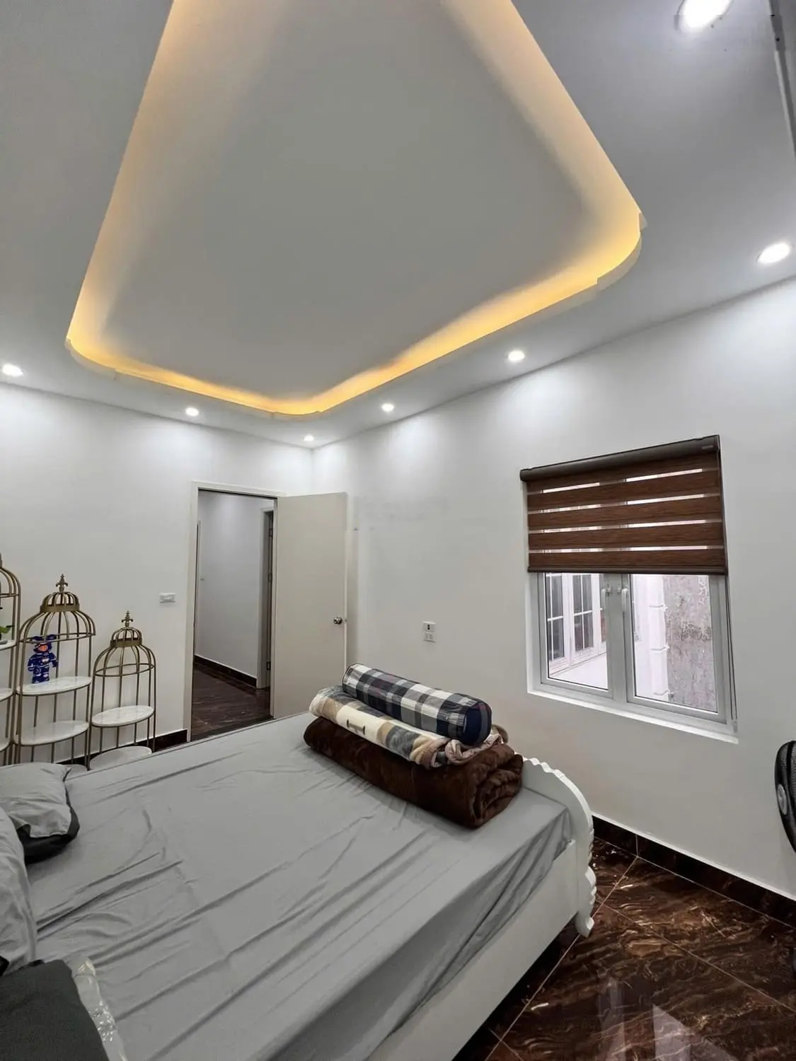 Hot - Nhà Ba Đình - Đất vàng - Sát phố. 73m2, 4T, MT 4m giá 9tỷ, tiện ích bạt ngàn