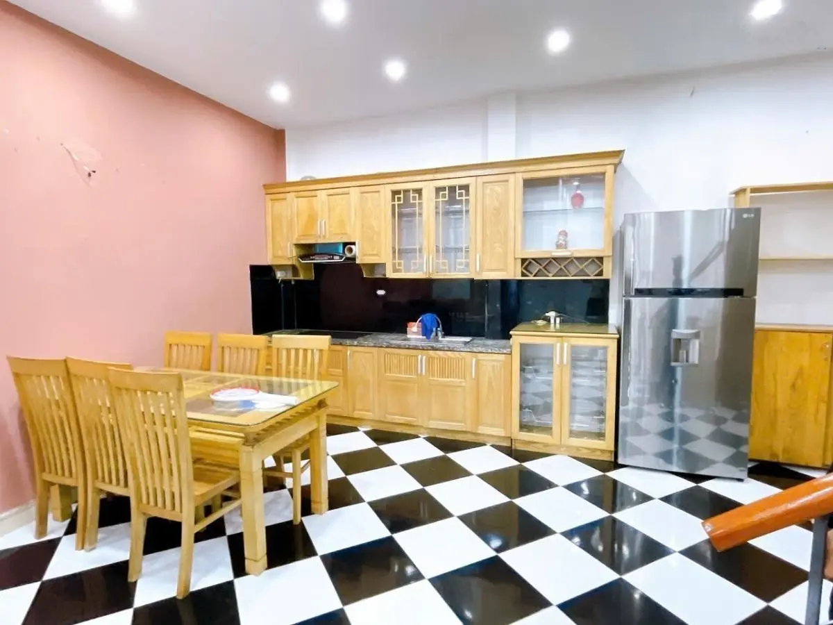 Hk Hoàn Kiếm, 1 nhà ra mặt ngõ ô tô, ngõ thông, kinh doanh, DT 42m2 4T MT 5,5m giá 6,8 tỷ