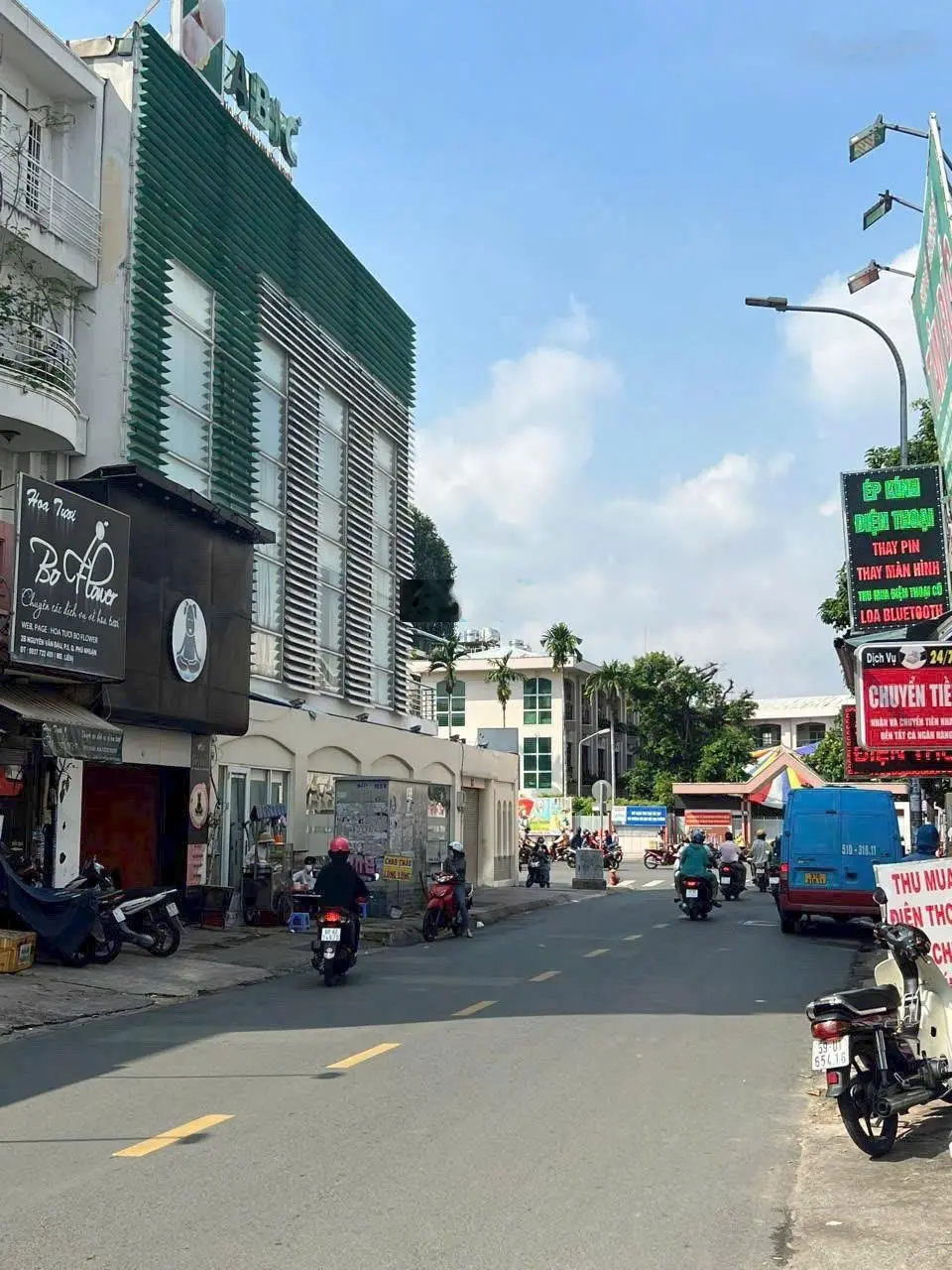 Khuôn đất 550m2 mặt tiền ngay Phan Đăng Lưu, chỉ 90 tỷ, giá quá tốt