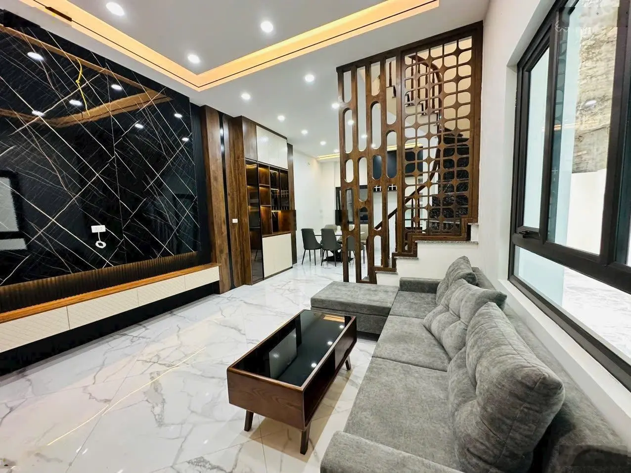 Chính chủ em cần bán căn nhà biệt thự ngõ 523 phố minh khai, diện tích lên đến 80m, sân cổng riêng