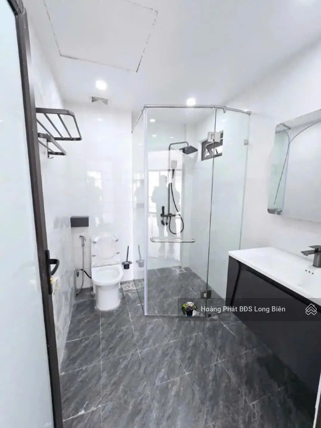 Bán Nhà Phố Đàm Quang Trung-Gần Siêu thị Aeon Long Biên. Lô Góc- Thang Máy. 40m x 6T. Lh 0965858116