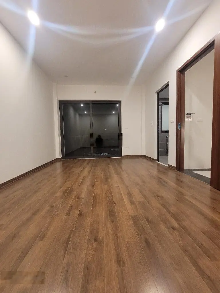 Nhà Việt Hưng - Ngô Gia Tự - Long Biên gần 35m2 x 5 tầng mới koong - chỉ 5,5tỷ oto đỗ cổng lô góc 3