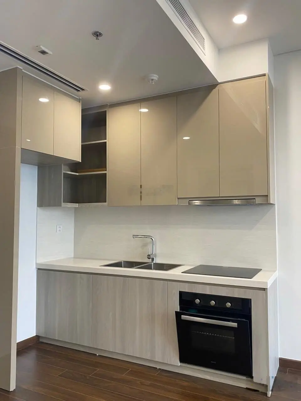 Chủ nhà gửi bán căn 1PN phân khu Masteri, DT 50m2, view hướng hồ, nội khu Vinhomes Smart City