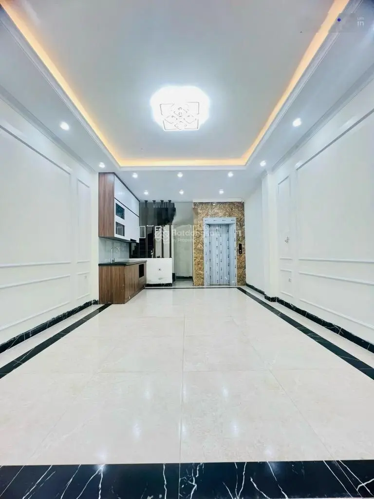 Bán nhà cầu giấy, 6 tầng thang máy - lô góc - ngõ thông - mới koong, 40,4 m2, giá 10,9 tỷ.