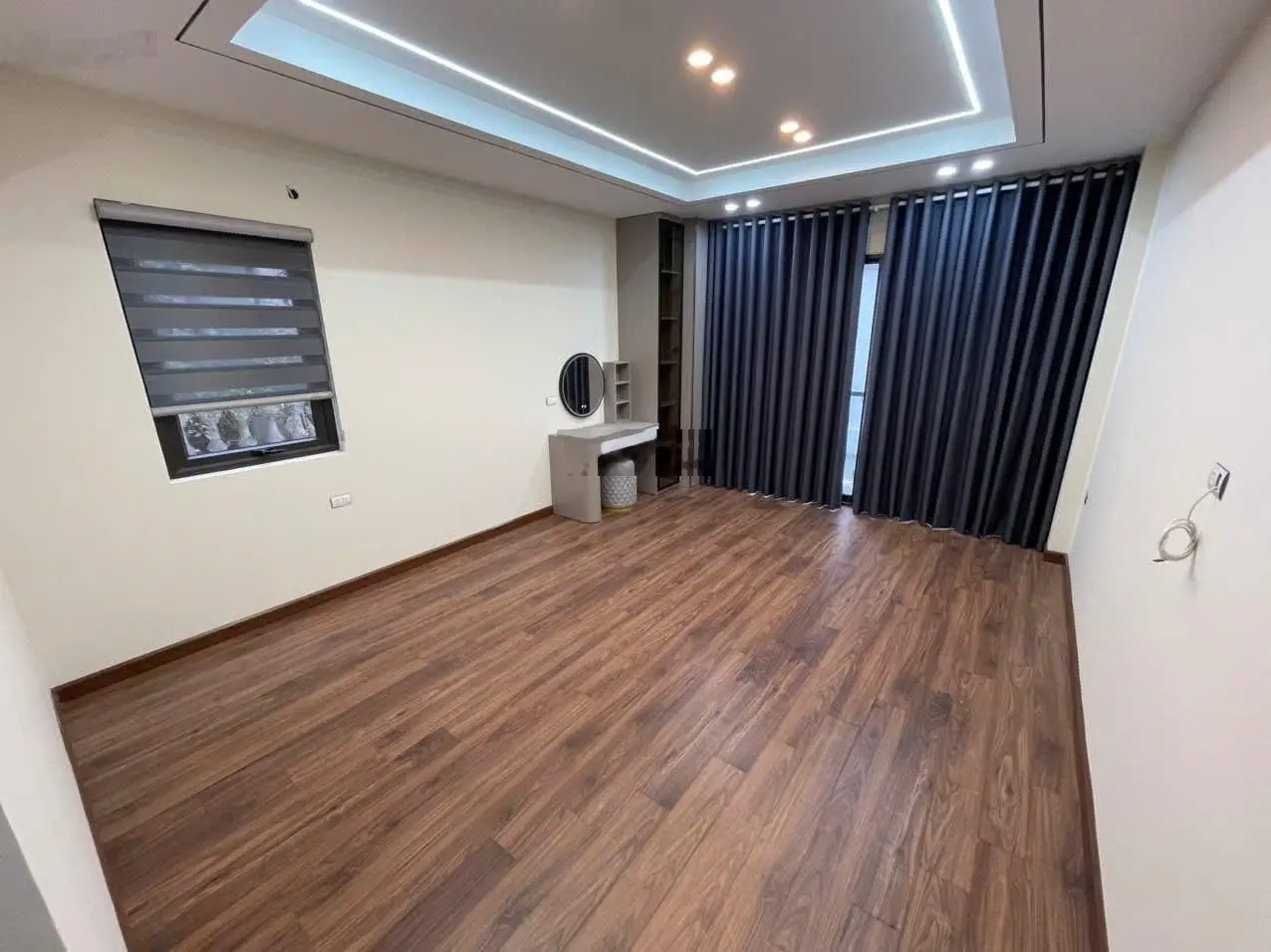Siêu phẩm - Ngọc Lâm - LB - gara 7 chỗ - lô góc - 7 tầng thang máy - xây mới kinh doanh ô tô thông