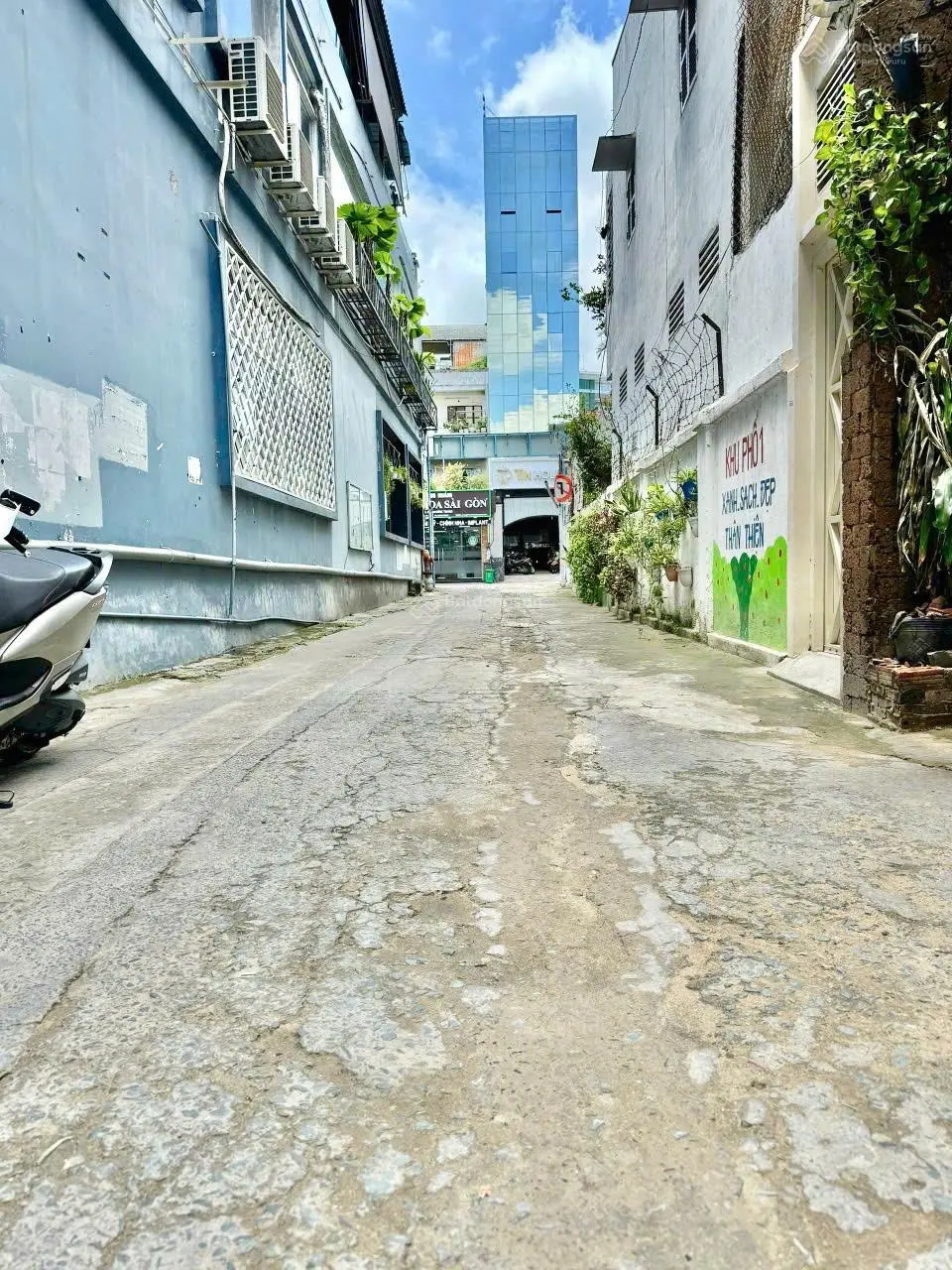 nhà Phú Nhuận siêu vi trí, xe hơi ngủ trong nhà