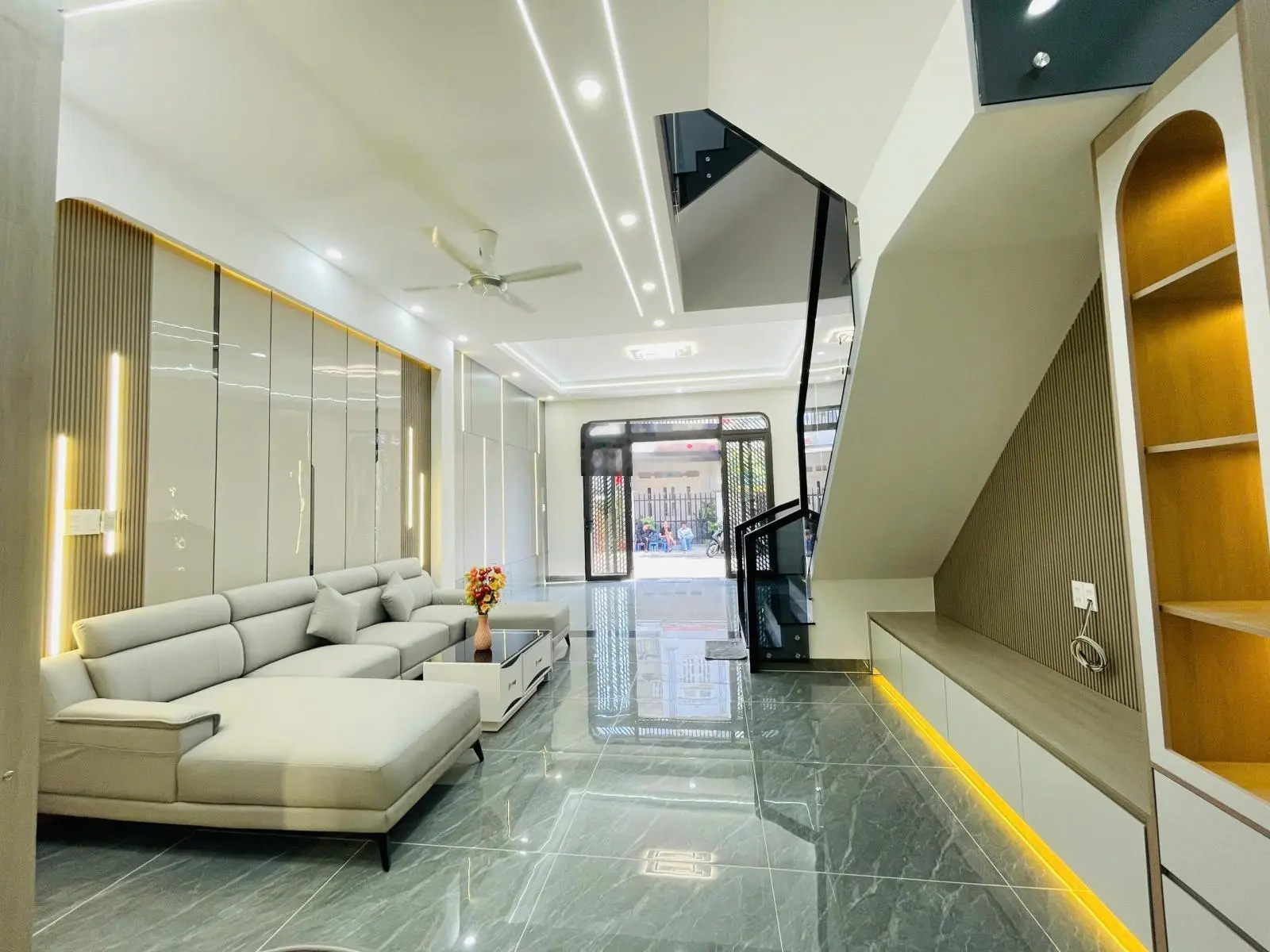 3 tỷ 8 bán nhà 1 trệt 2 lầu gần trường cấp 3 Lý Thái Tổ 300m, P. An Phú, TP. Thuận An