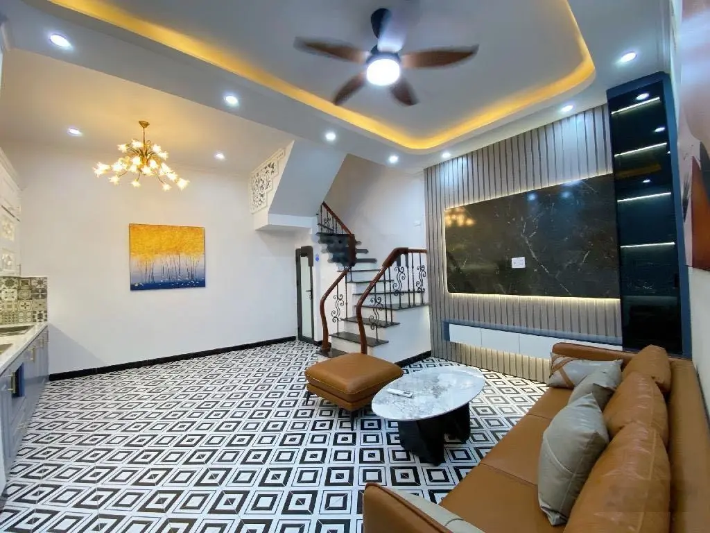 Nhà cự lộc đẹp mới lung linh - thoáng sáng - sát phố, sát hồ, bãi gửi ô tô - full nội thất tặng lại