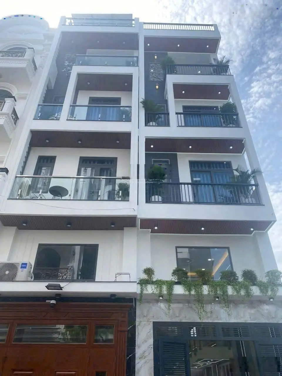 Nhà phố 4m x 14m. Xây 1 lửng 3 lầu Full nội thất 1/ Hẻm 9m thông Trần Thị Hè ( HT42)