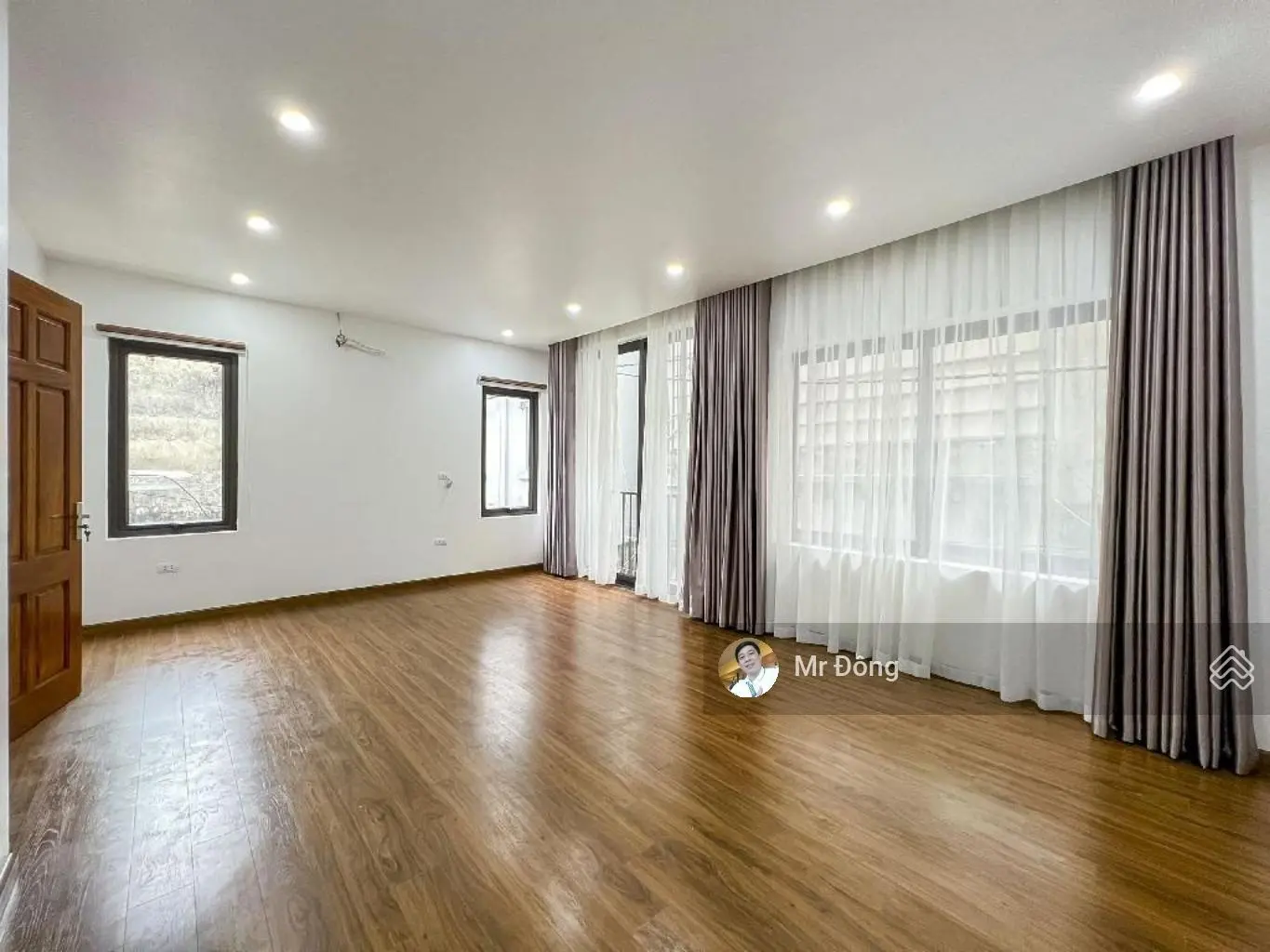 Bán nhà quận Tây Hồ 60m2, 5 Tầng, Mt 7m, giá 11,9 tỷ.