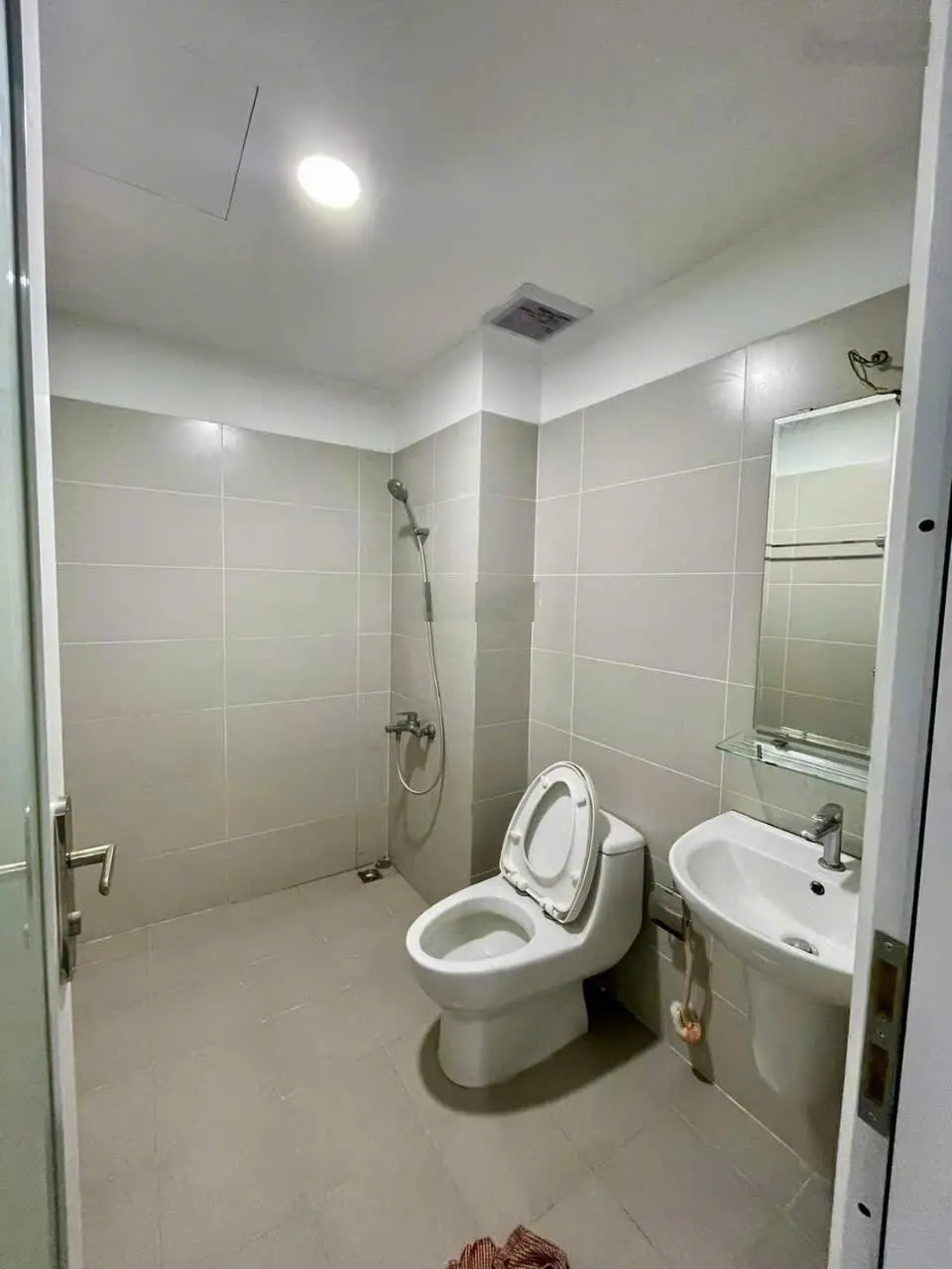 Cần bán gấp căn 3 phòng ngủ chung cư D-VELA . Giá chỉ : 2.9 Tỷ ( Cam kết giá tốt nhất dự án )