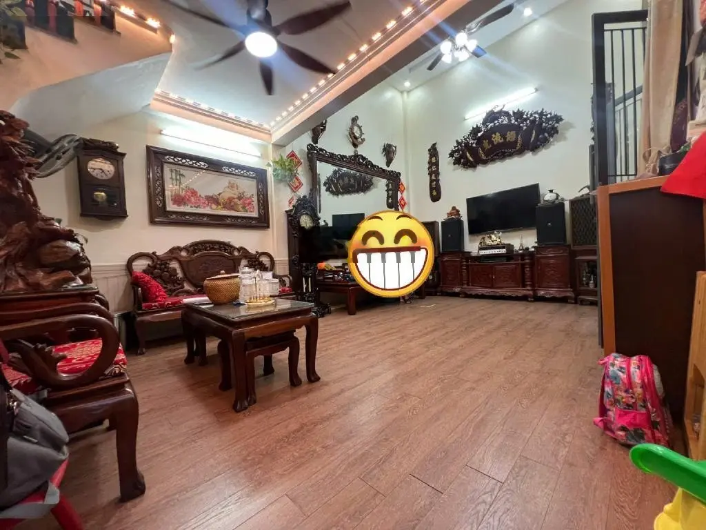 Mặt phố Ngọc Hồi, đường 16m, ô tô tránh, vỉa hè rộng: 60m* 4 tầng* 4,6m mặt tiền. Dân xây . 8,5 tỷ