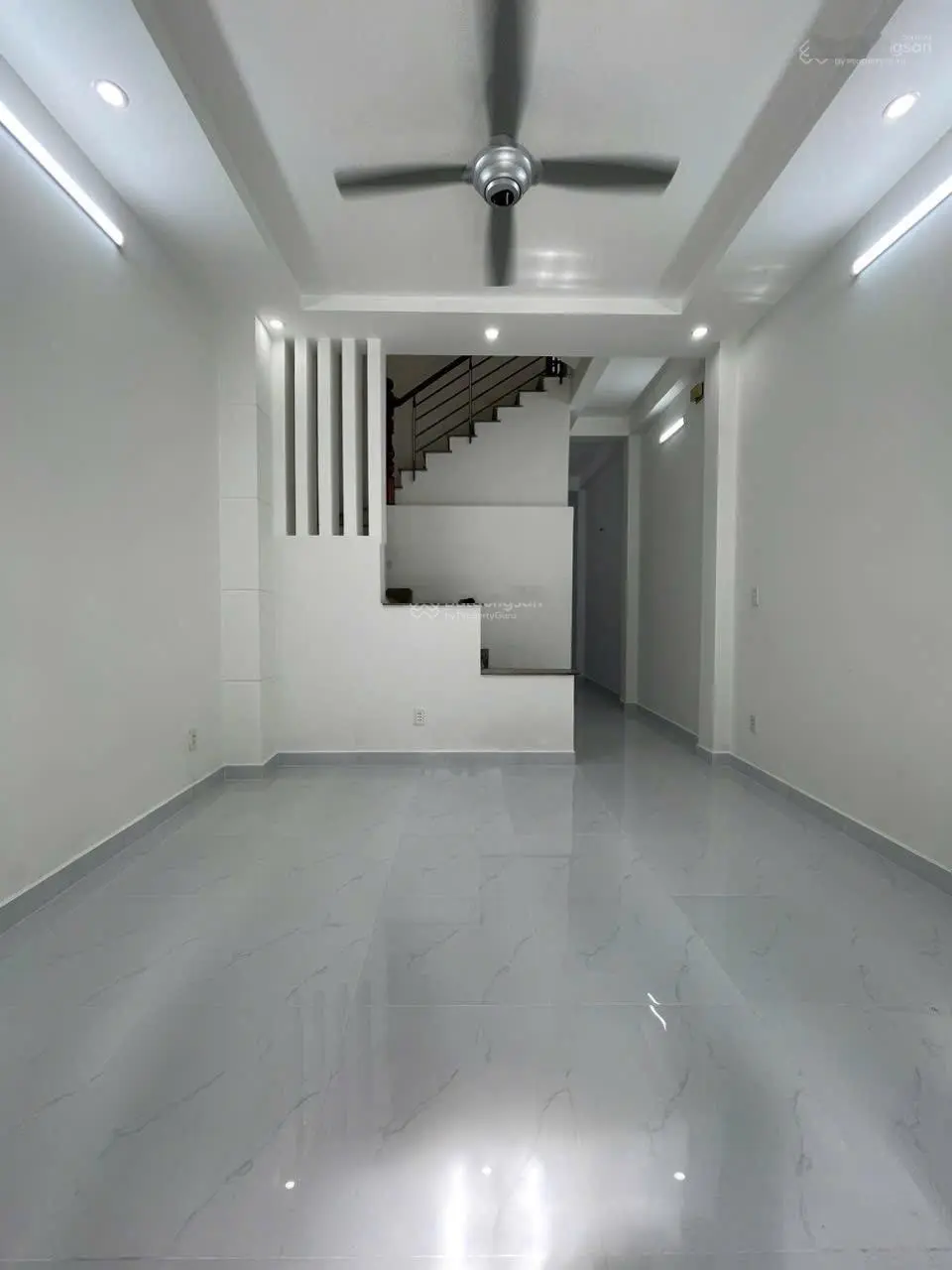 Bán nhà 1 trệt 2 lầu hẻm xe hơi đường 175 Đình Phong Phú, ngay trung tâm gần đường Lê Văn Việt