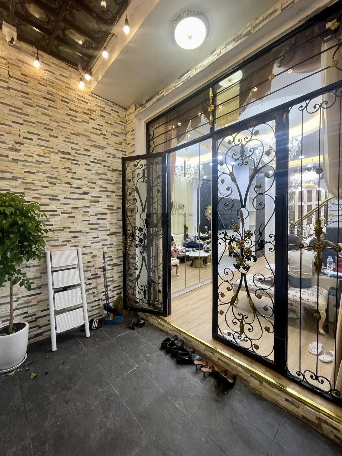 Bán gấp nhà riêng phố Đặng Tiến Đông 66m 5Tg MT 3,5m chỉ 11,3 tỷ 10m ô tô đỗ cổng full nội thất.
