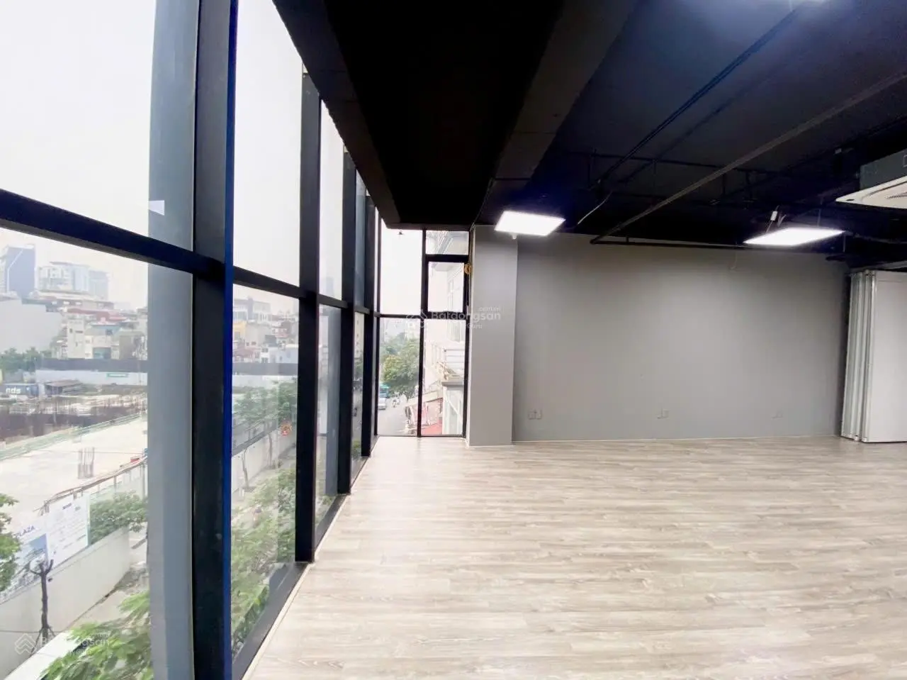 Cần bán gấp, giá đầu tư ngon, mặt phố vỉa hè 3 ô tô tránh, kinh doanh, Phú Thượng 104m2 nhỉnh 20 tỷ