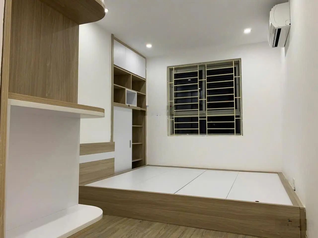 Bán gấp căn 72m2 - 2ngủ & 2 vệ sinh HH2 Linh Đàm Hoàng Mai. Lh: 0966 455 *** em Thuỷ