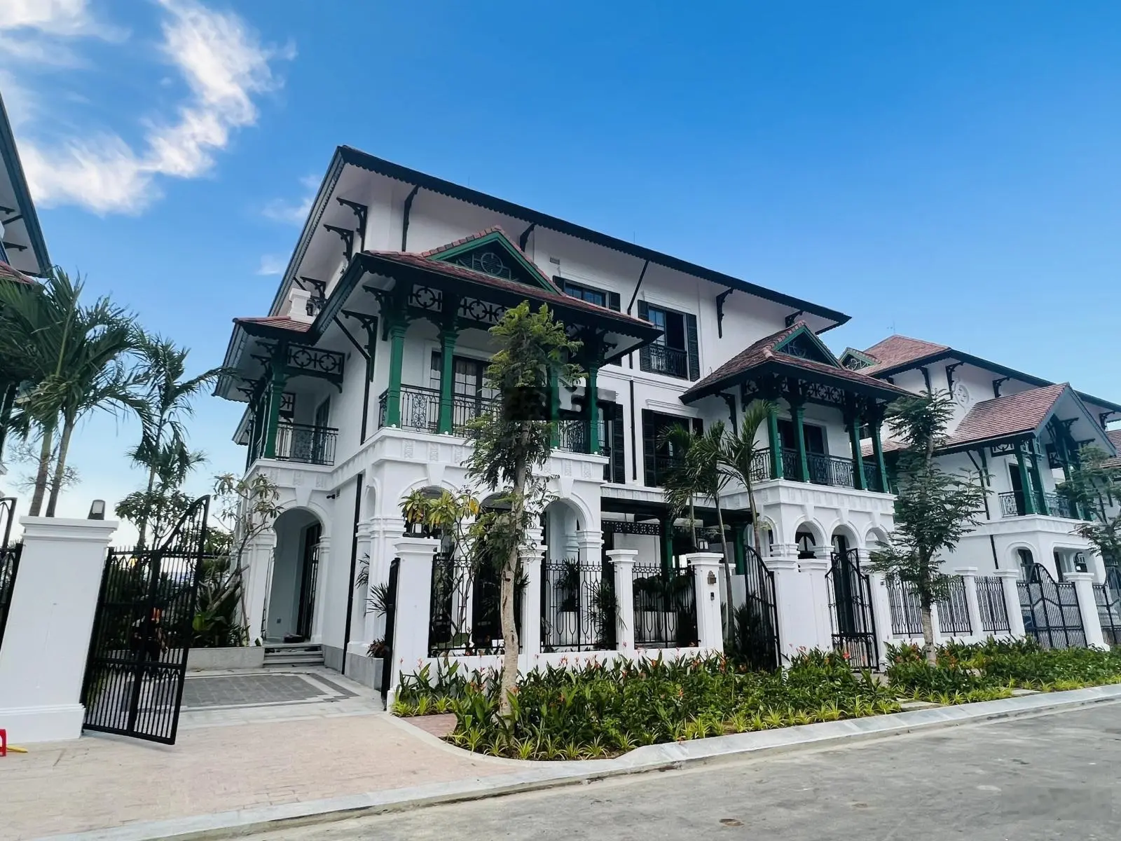 Bán nhà phố liền kề đẹp tại sun urban city hà nam 5,1 tỷ sẵn nhà , sẵn sổ lâu dài ck cao 0829 824 ***