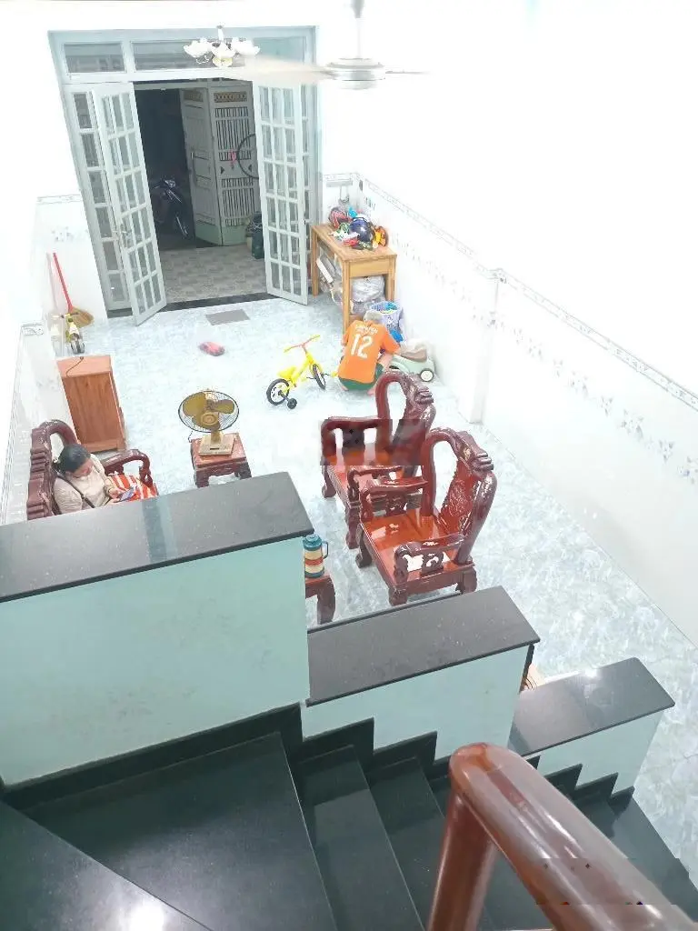 Bán nhà 3 tầng, đường 8 mét thông, diện tích 80m2. Giá 5 tỷ 100 thương lượng