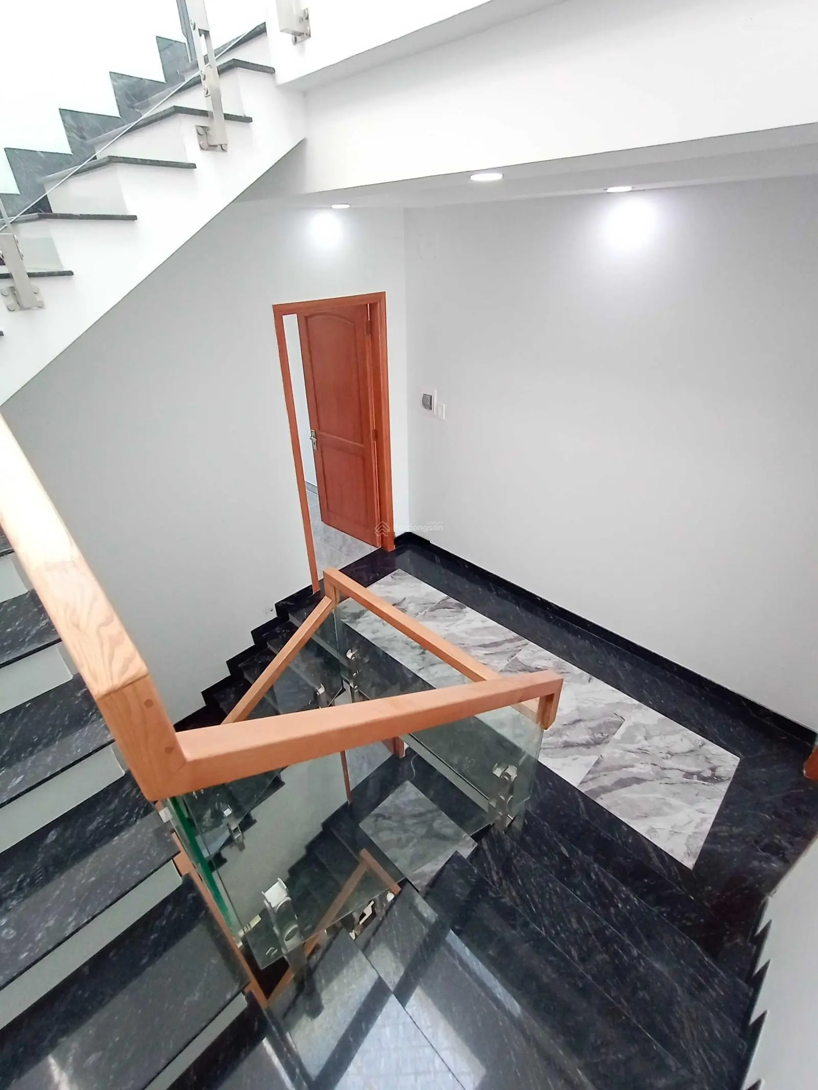 Kề sát mặt tiền Tỉnh Lộ 10 - Ngay Khu Tên Lửa Aeon - 66m2 - 5 tầng - thang máy chờ