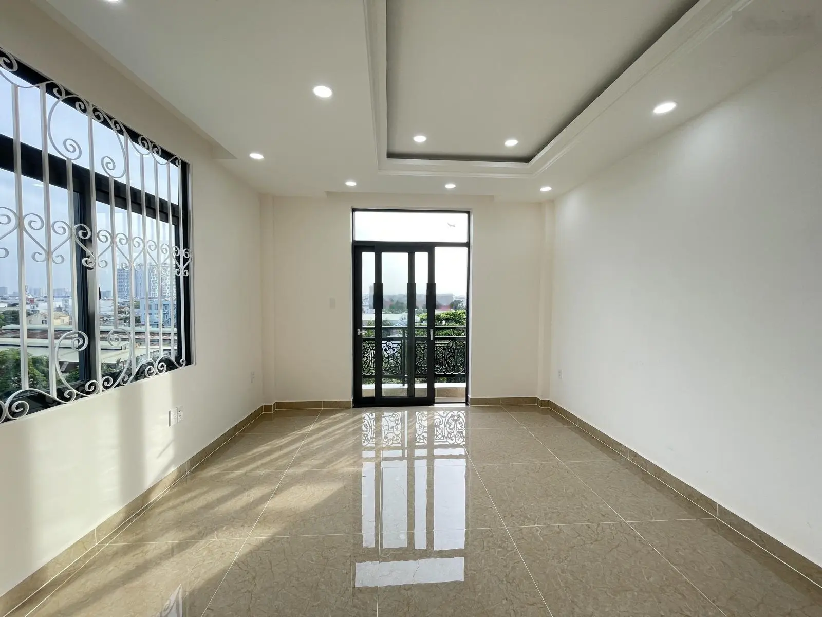 Nhà 1 trệt 5 lầu có thang máy, khu đồng bộ ven sông sài gòn, đường 9m liền kề vạn phúc city