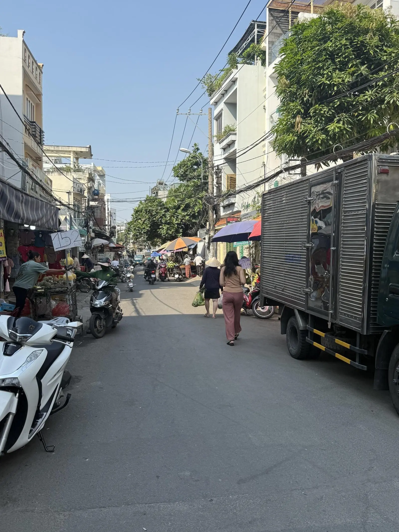 Ngợp bank 14 tỷ. Nhà phố 2 MT chợ + 16P CHDV. 4 tầng. Cho thuê 90tr. 6x21 125m2