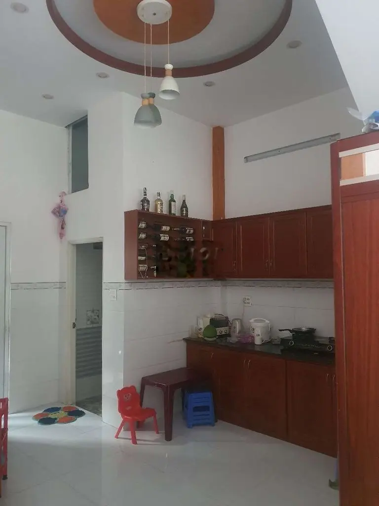 Nhà Trệt, 2 lầu , Đúc kiên Cố. Rất đẹp. Lộ nhựa Ôtô, Gần Chợ BìnhThủy