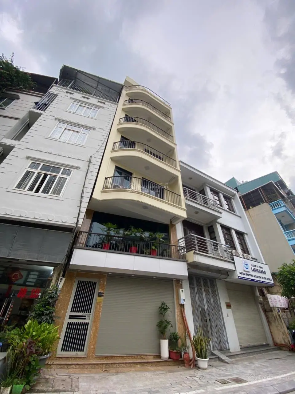 Mạc thái tổ - trung kính to! 68m2 - mt 5,3m - 31tỷ - thang máy - ô tô tránh đỗ - kinh doanh đỉnh.