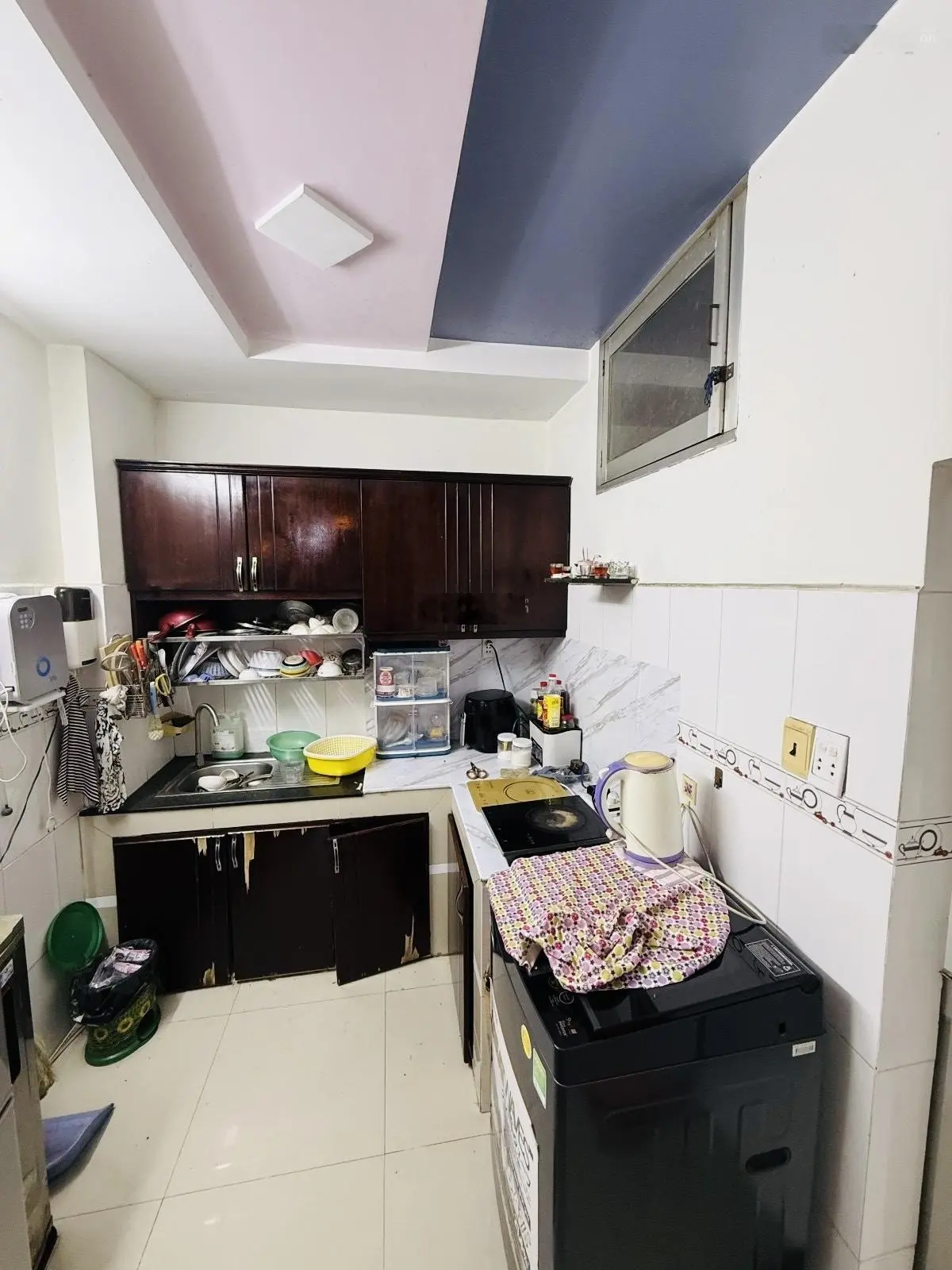 Q.6 cách hxh vài bước - 30m ra mt đường lớn. nhà 3 tầng - dt 35m hẻm trước nhà 4m gần chợ phú lâm.