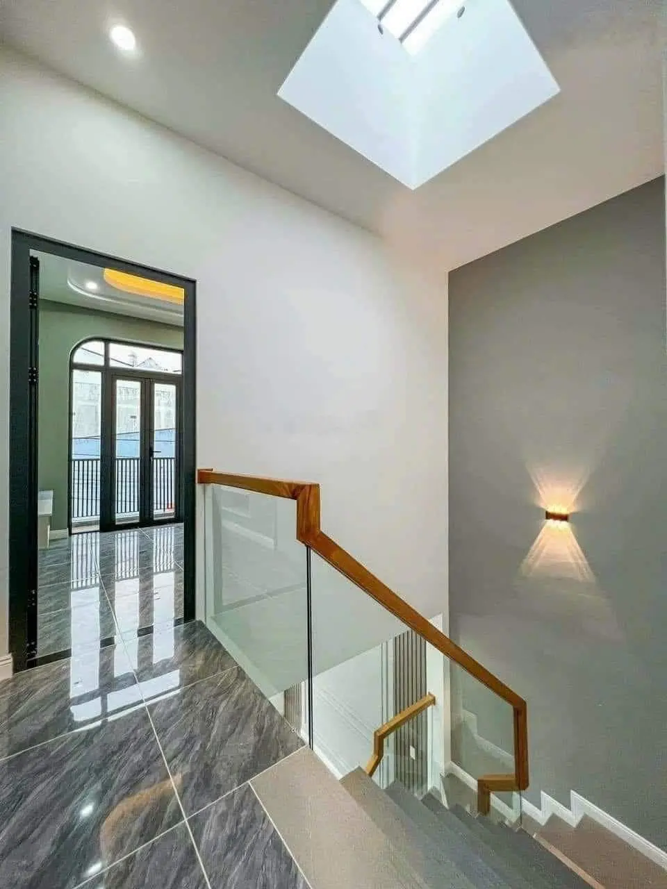 Nhà đẹp tặng bộ nội thất sẵn lắp đặt tại Trịnh Như Khuê, Bình Chánh DT 85m2, Giá 1,250 tỷ