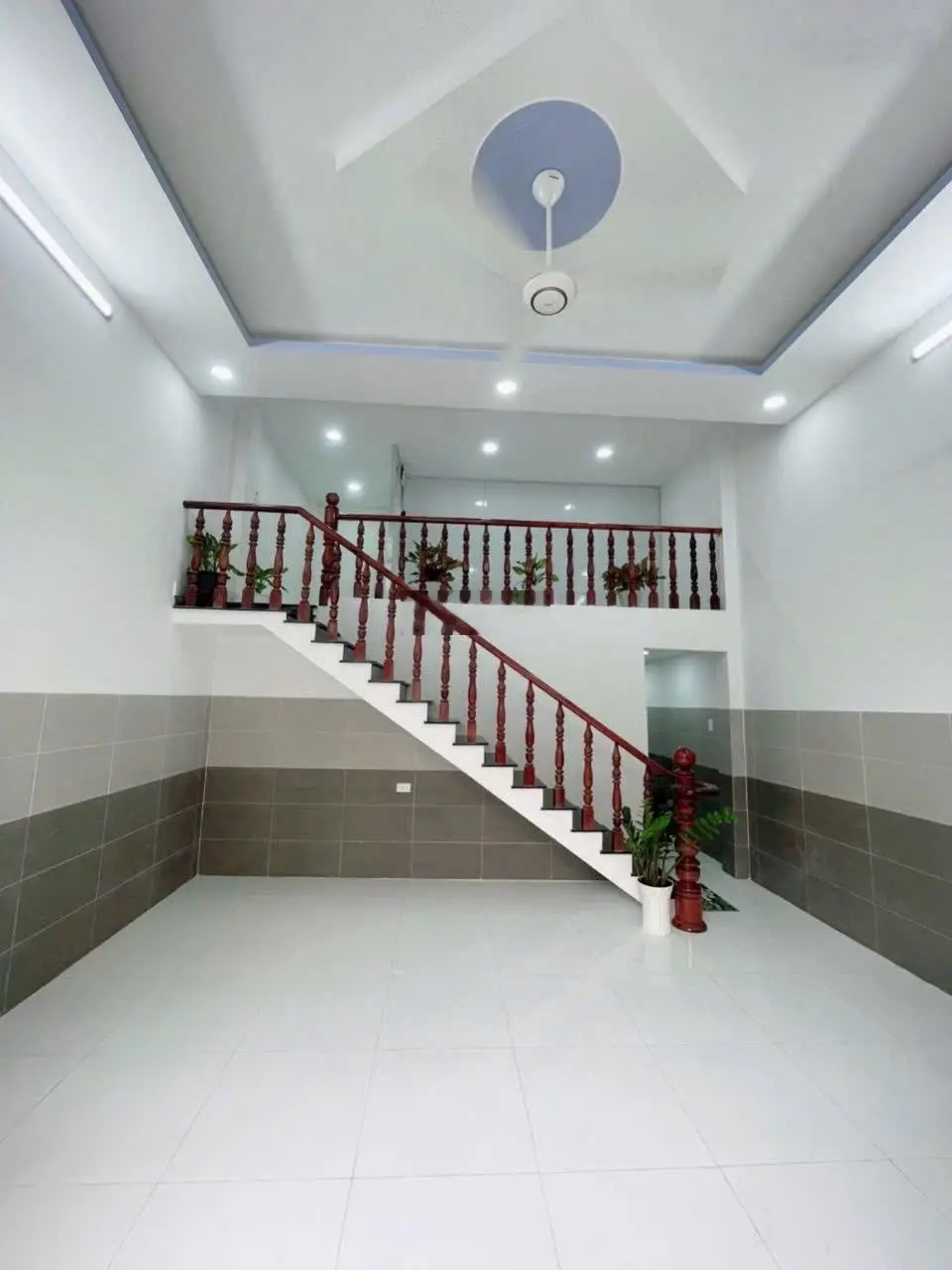 Nhà Cấp 4 Gác Lửng, Gần Vimcom 550, Quá Rẻ