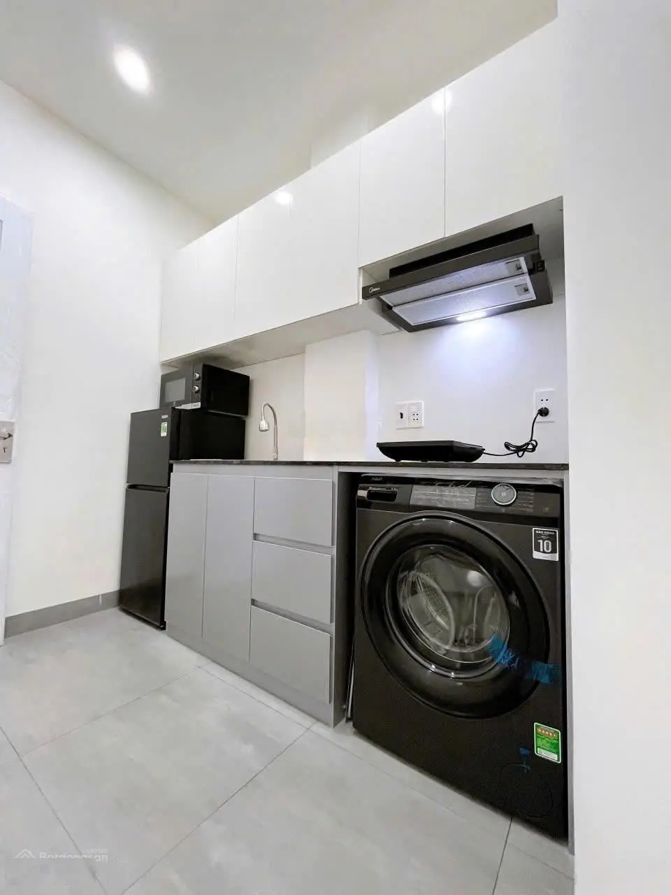 Bán căn hộ dịch vụ đường số 34, P. Linh Đông. Hẻm xe hơi, nhà 1 trệt 3 lầu + tầng hầm có 9 ph