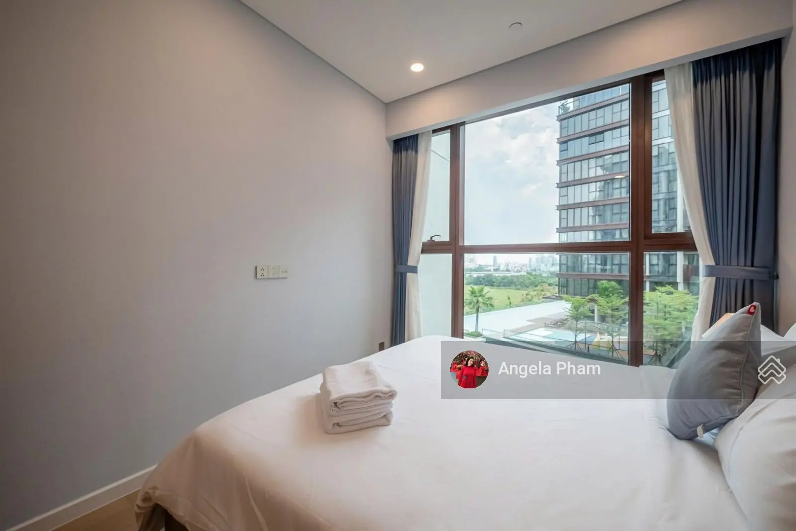 Bán 2 phòng ngủ Galleria - Metropole view đẹp giá tốt 13,5 tỷ