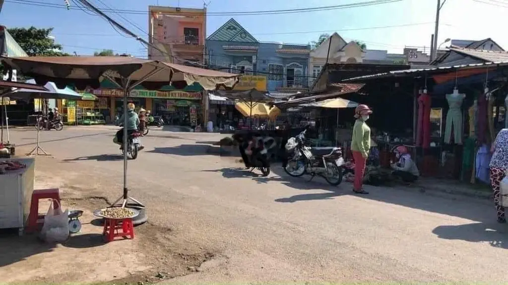 Bán lô đất nằm ngay mặt tiền chợ kinh doanh sầm uất, đi sân bay 5km