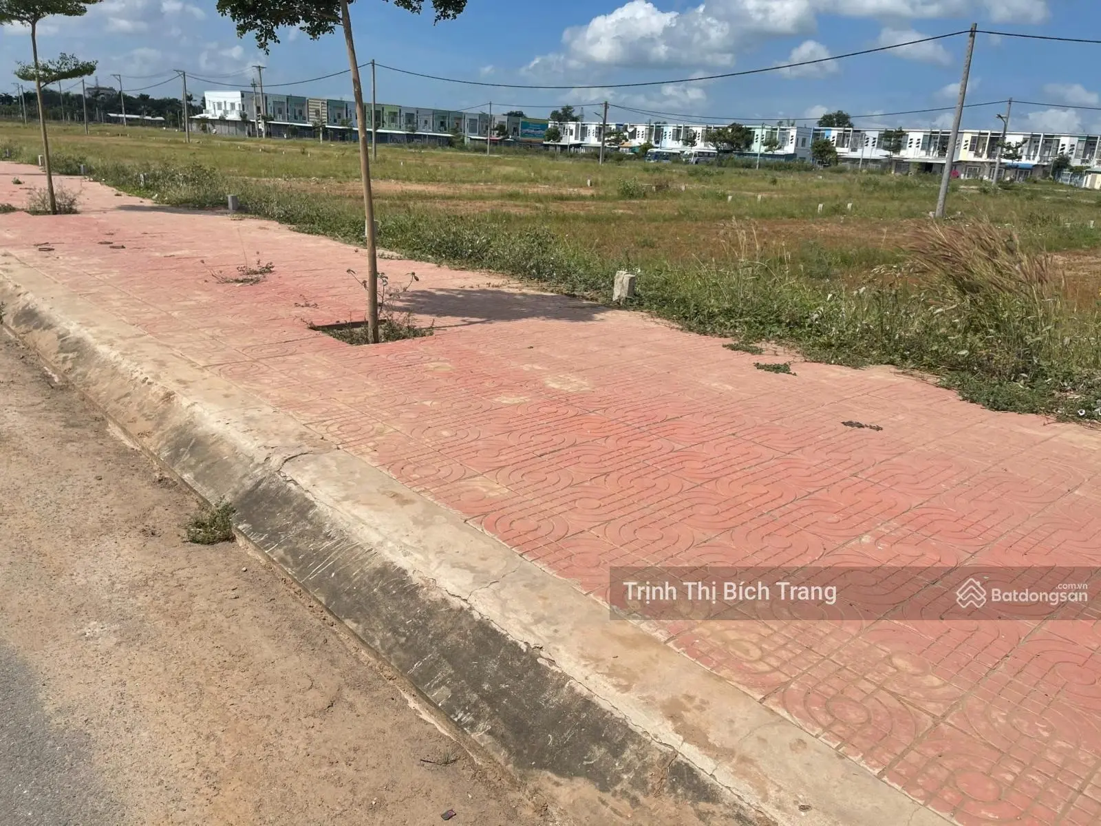 Cần ra gấp lô đất gần biển Thạnh Phú ngay đường Trần Văn Tư 130m2. Đất thổ cư. Sổ sẵn