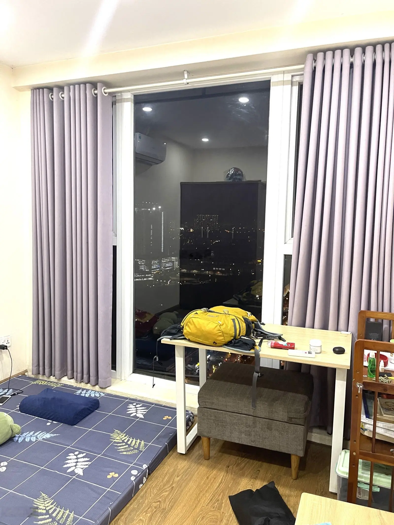 Tôi chính chủ bán gấp căn 2N2VS toà Gemek 2 ban công Đông Nam view hồ giá tốt sẵn sổ