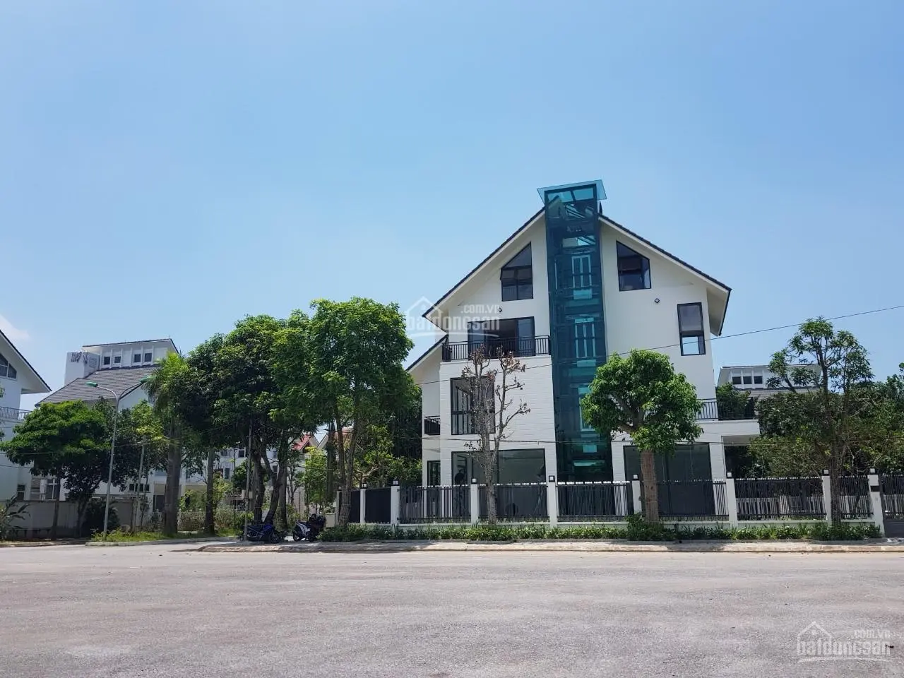 Bán BT khu C đường 24m - kinh doanh đỉnh cao, khu D sát hồ dt 400m2, mời LH Mr Trọng: 0939 958 ***