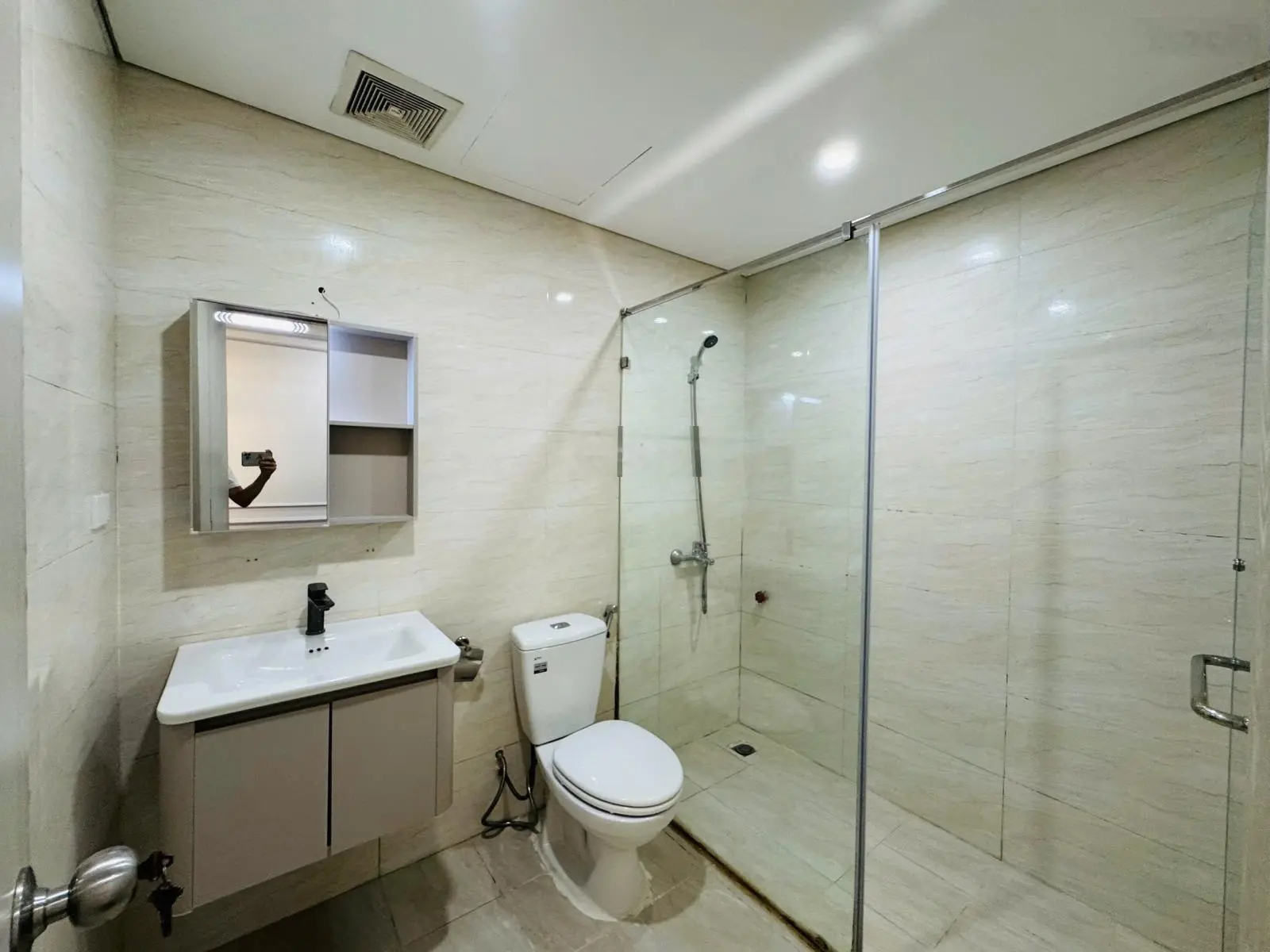 (Chính chủ) cần bán căn hộ tại Handiresco diện tích 98m2, 3PN 2WC, Cửa ĐN ban công TB full nội thất