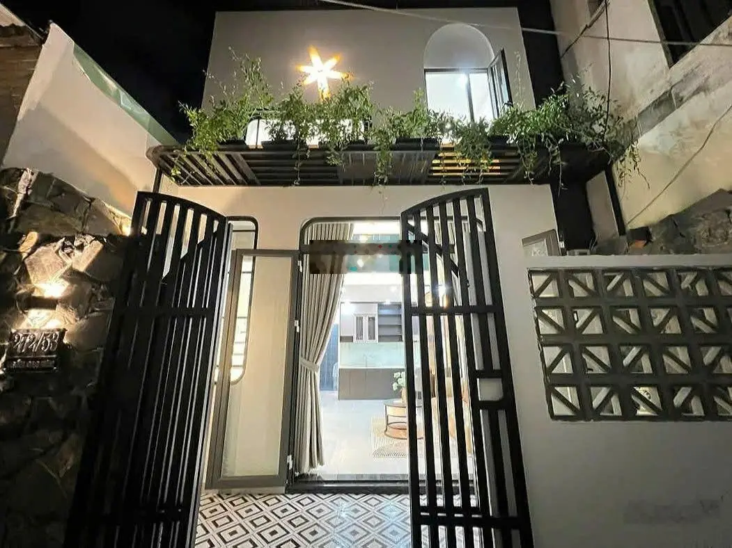 Nhà đẹp 50m2, 2 tầng, 3 phòng ngủ ( có phòng ngủ dưới) , gần biển 200m ,thanh khê