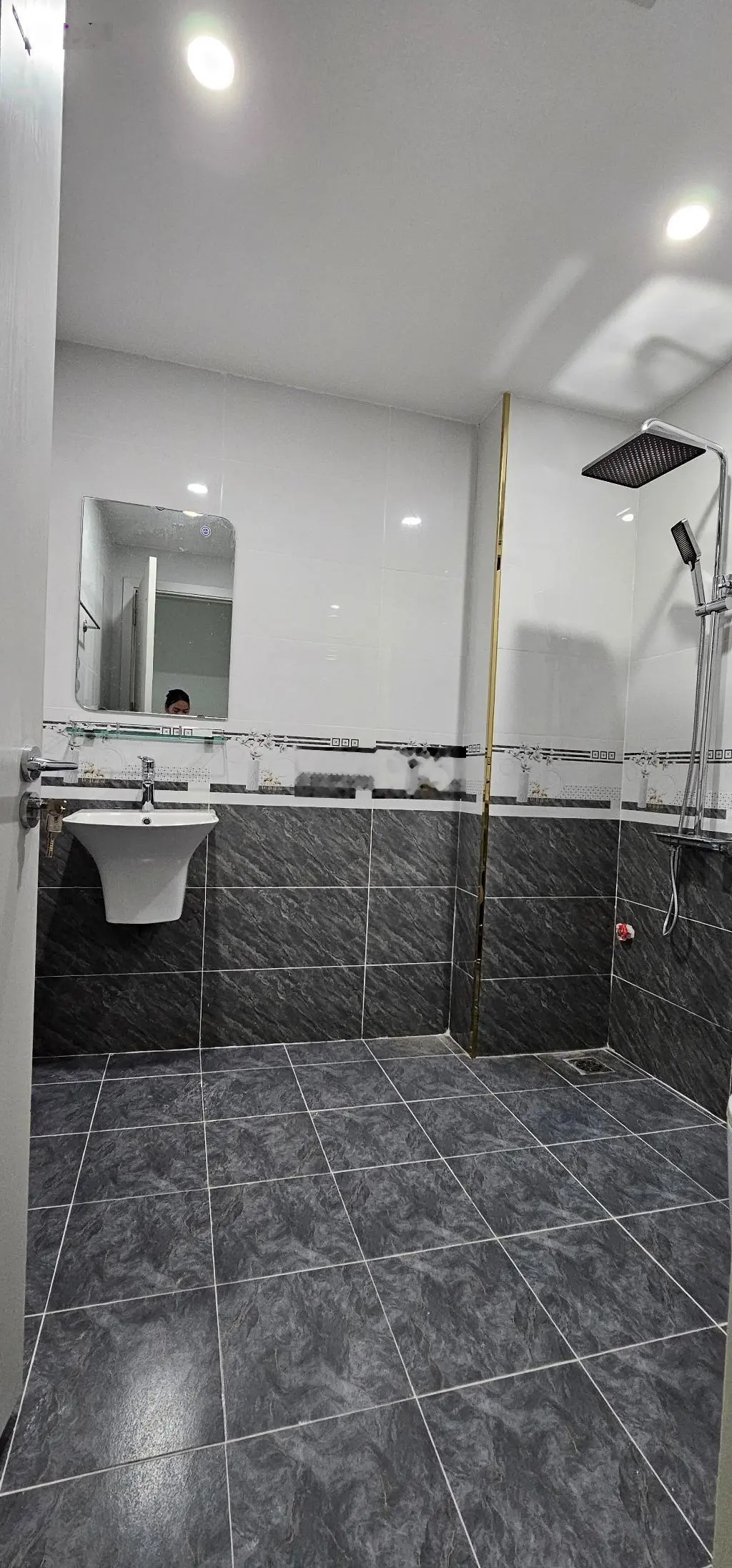 Ban nhà mới, ngọc lâm, long biên 58m, 5 tầng thang máy, oto đỗ cửa 11.5 tỷ.