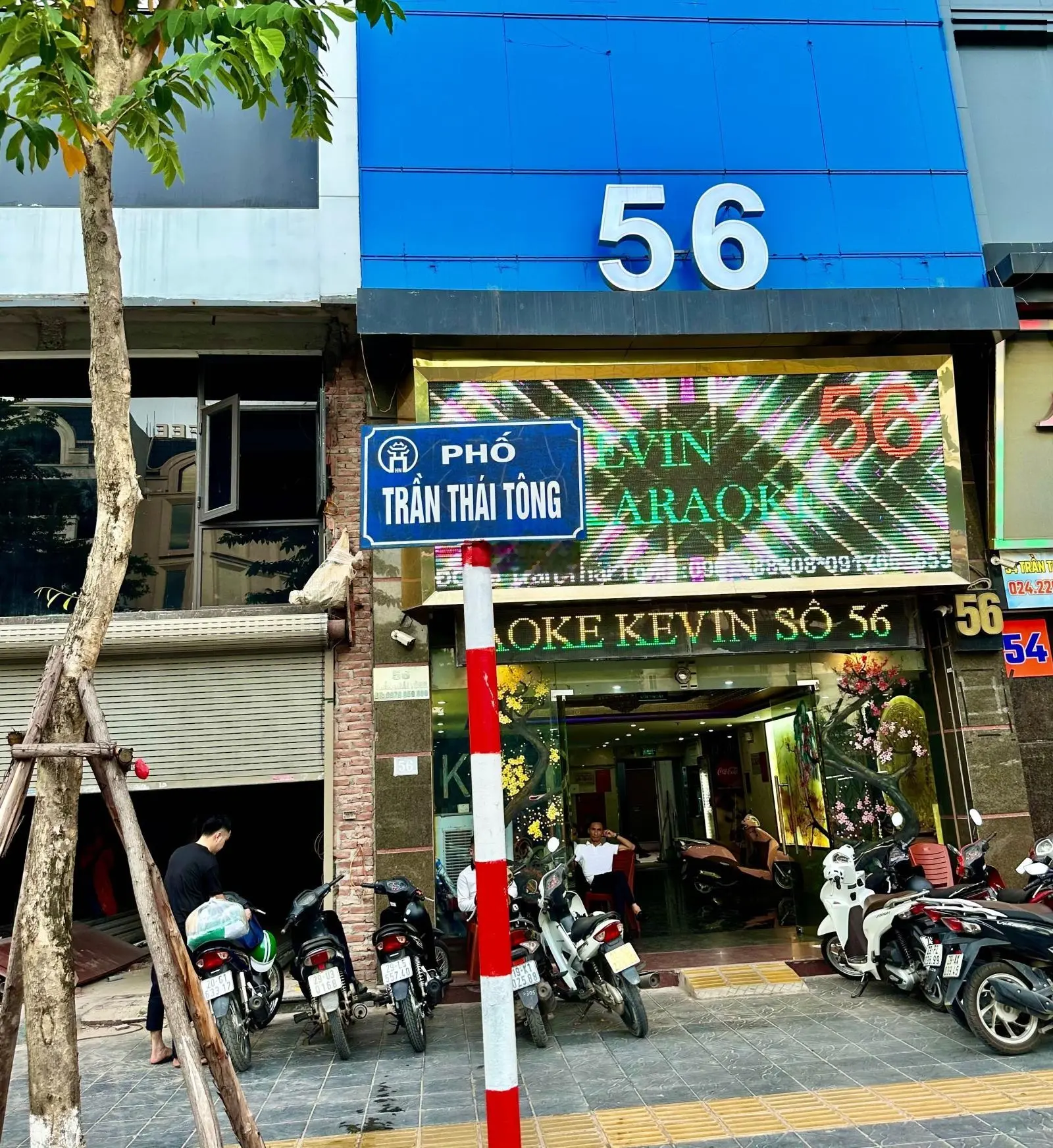 Cần bán nhà mặt phố Trần Thái Tông, Cầu Giấy. DT sổ 120m2 x 10T, MT 7,5m. Vị trí đẹp - KD sầm uất