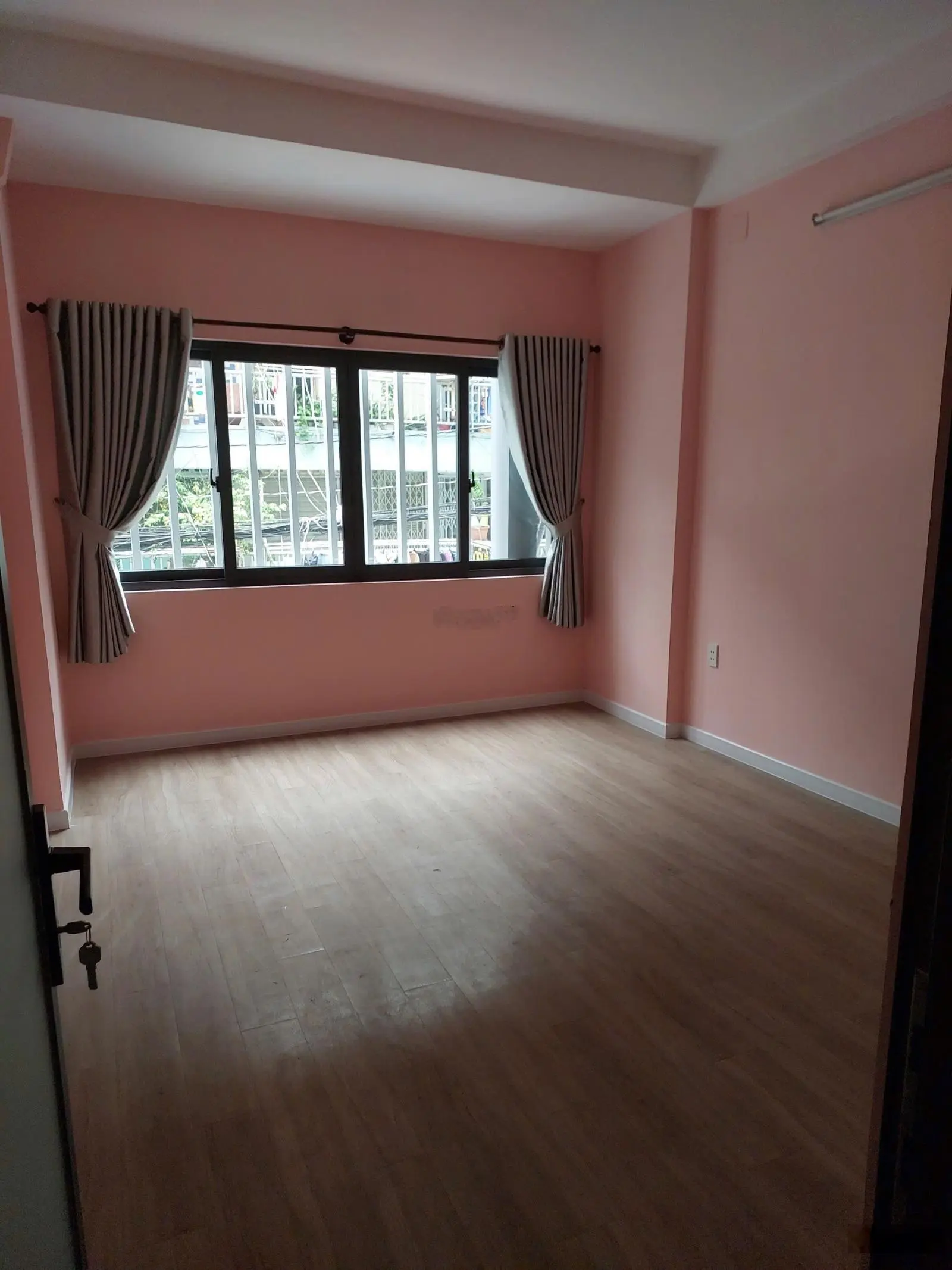 Bán nhà ngay MT 3/2 Quận 10 - 4,5 x 12 - 3 tầng - Giá 7.2 tỷ thương lượng